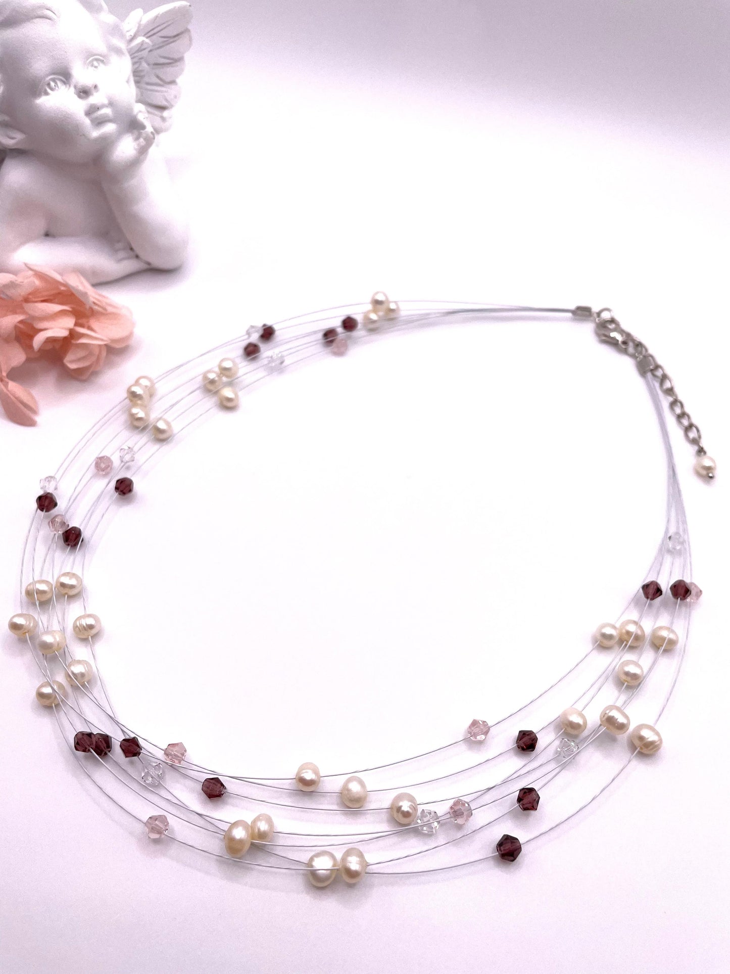 Collier mit Süßwasserperlen und Swarovski Kristallen, handgefertigt