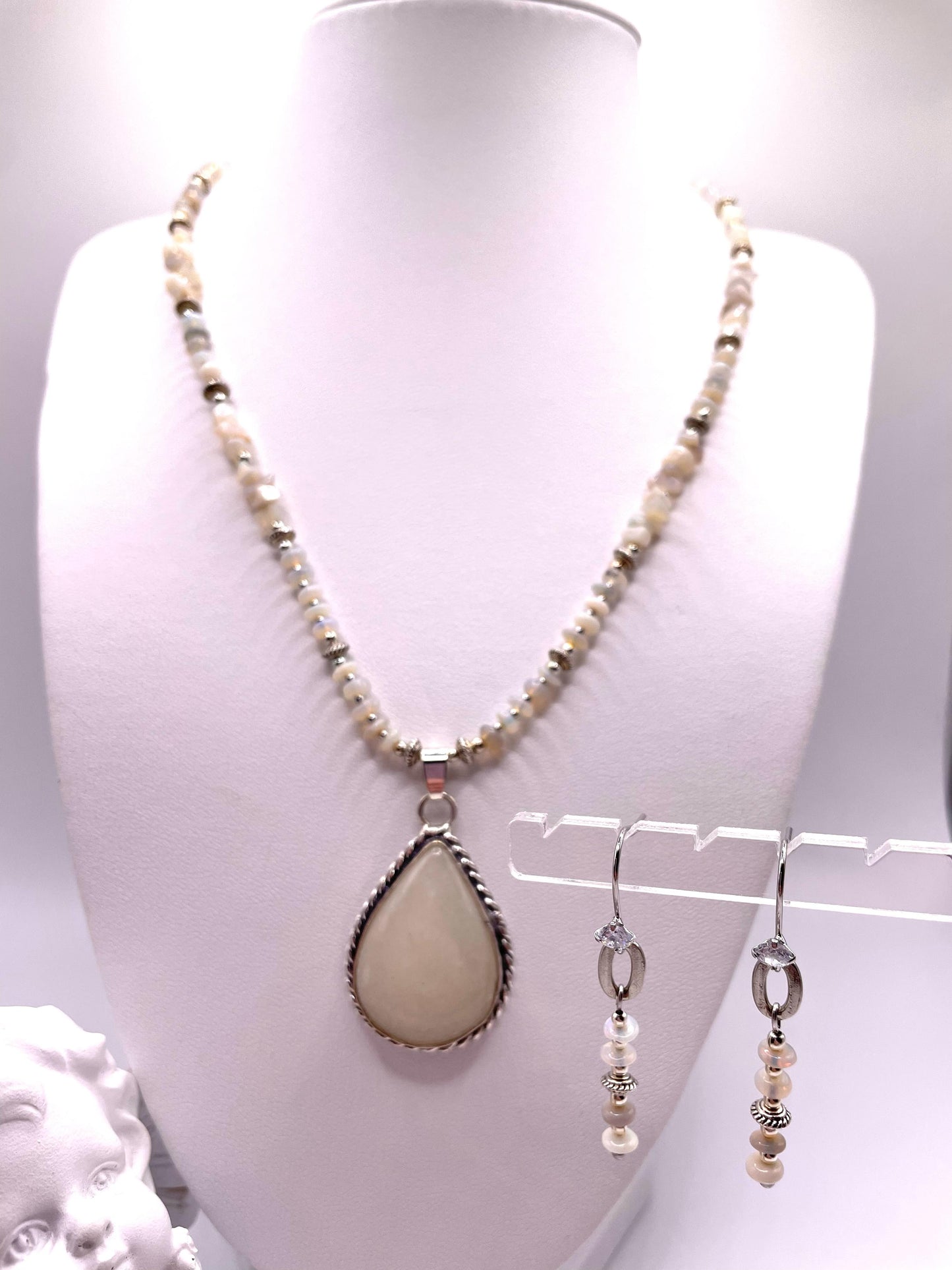 Mondstein, Anhänger mit weißer Jade, Schmuck-Set, Kette und Ohrringe