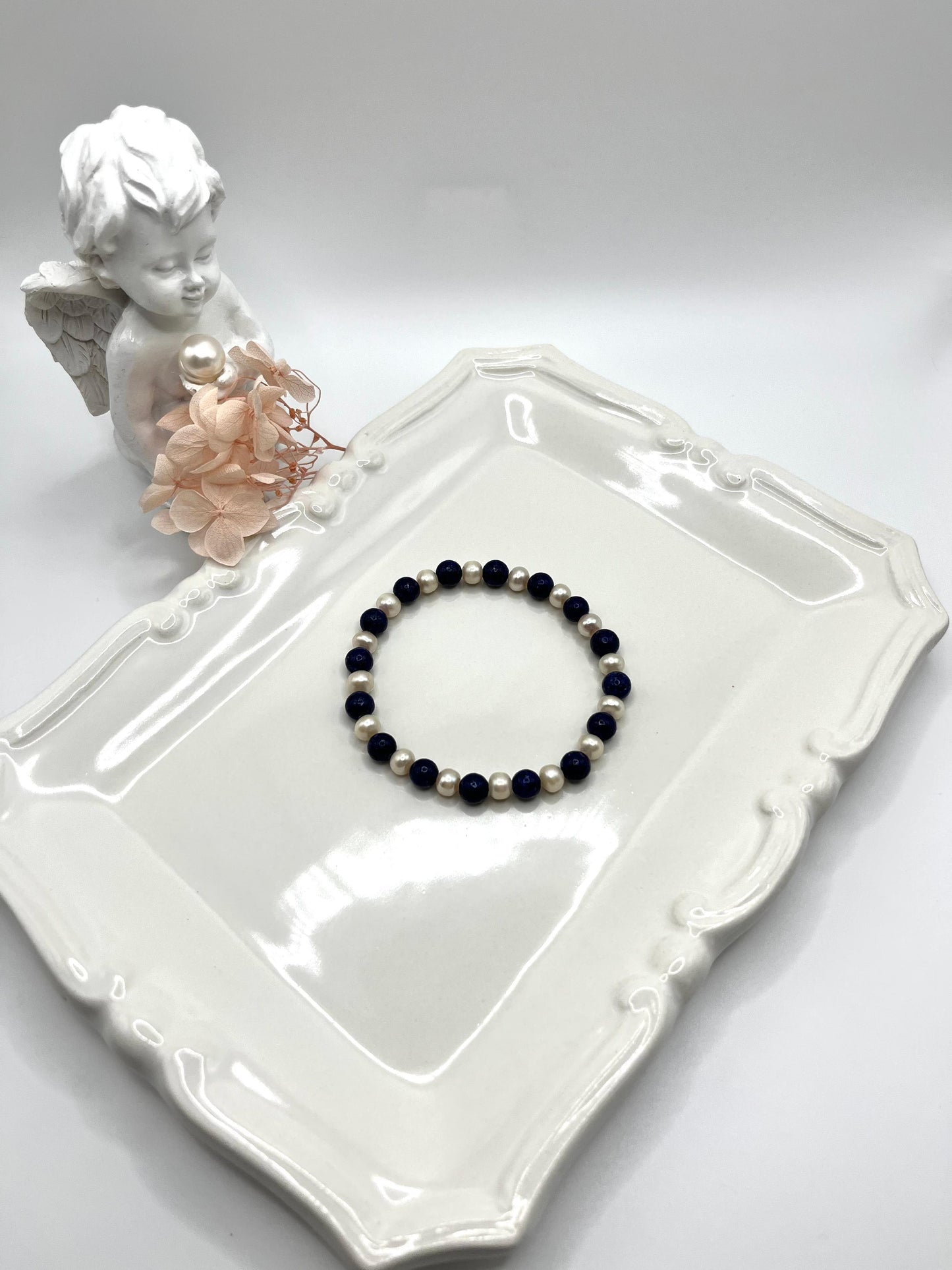 Perlenarmband mit Lapislazuli