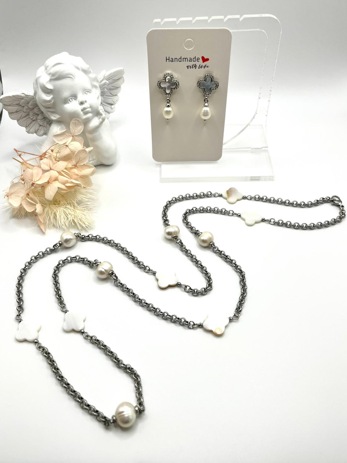 Schmuckset in Silber, Perlen und Perlmutt in angesagter Kleeblattform