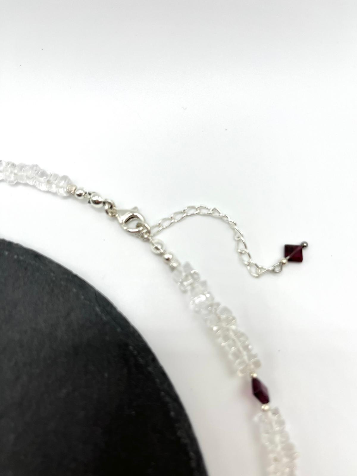 Schmuckset aus Bergkristall & Granat mit funkelndem Anhänger