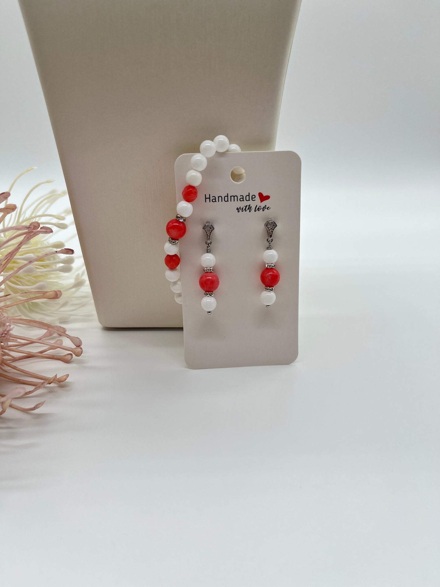 Sommerliches Schmuck-Set aus Muschelperlen und Koralle