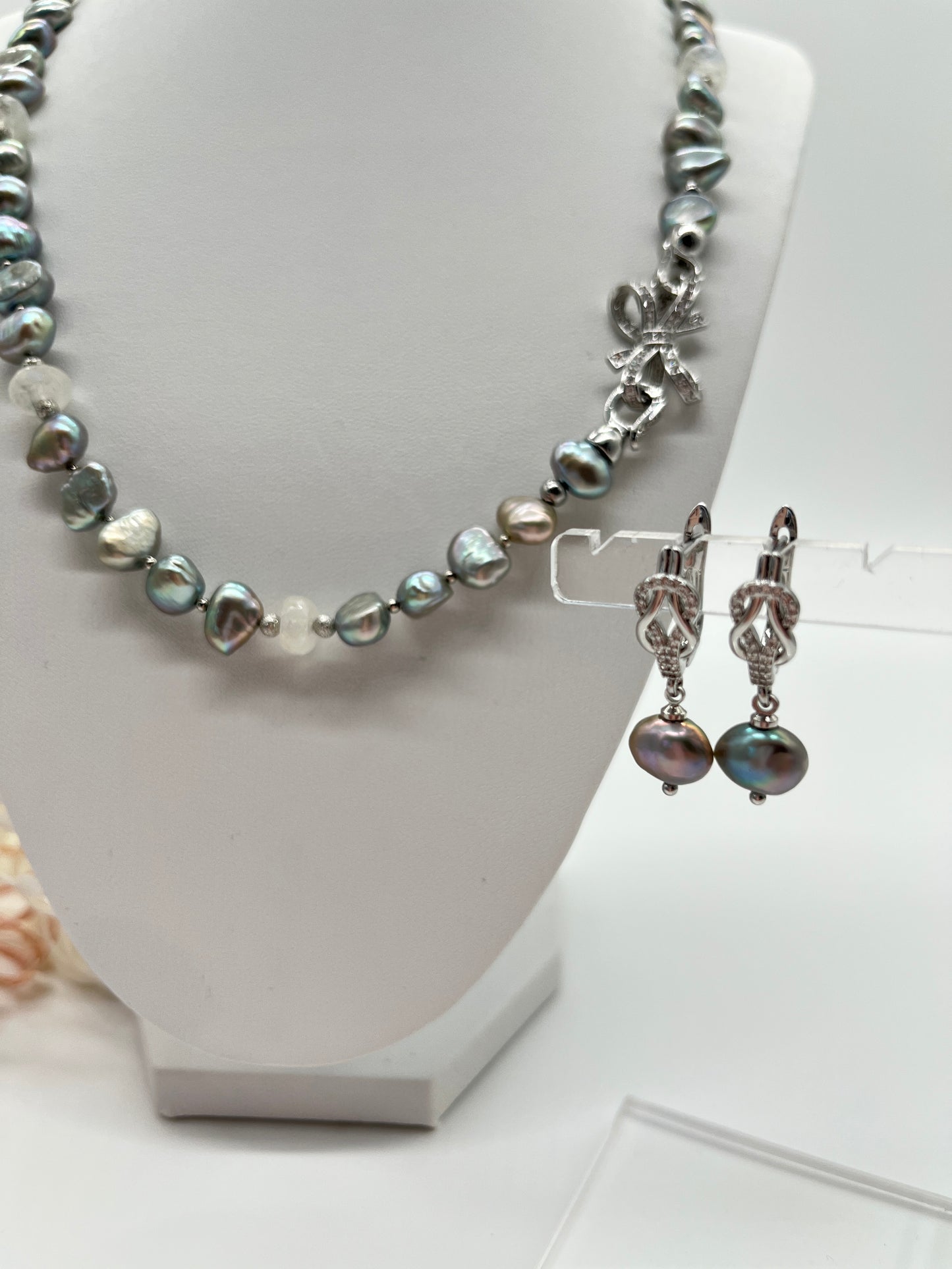 ✨ Elegantes Schmuckset mit grau schimmernden Barockperlen und Mondstein ✨