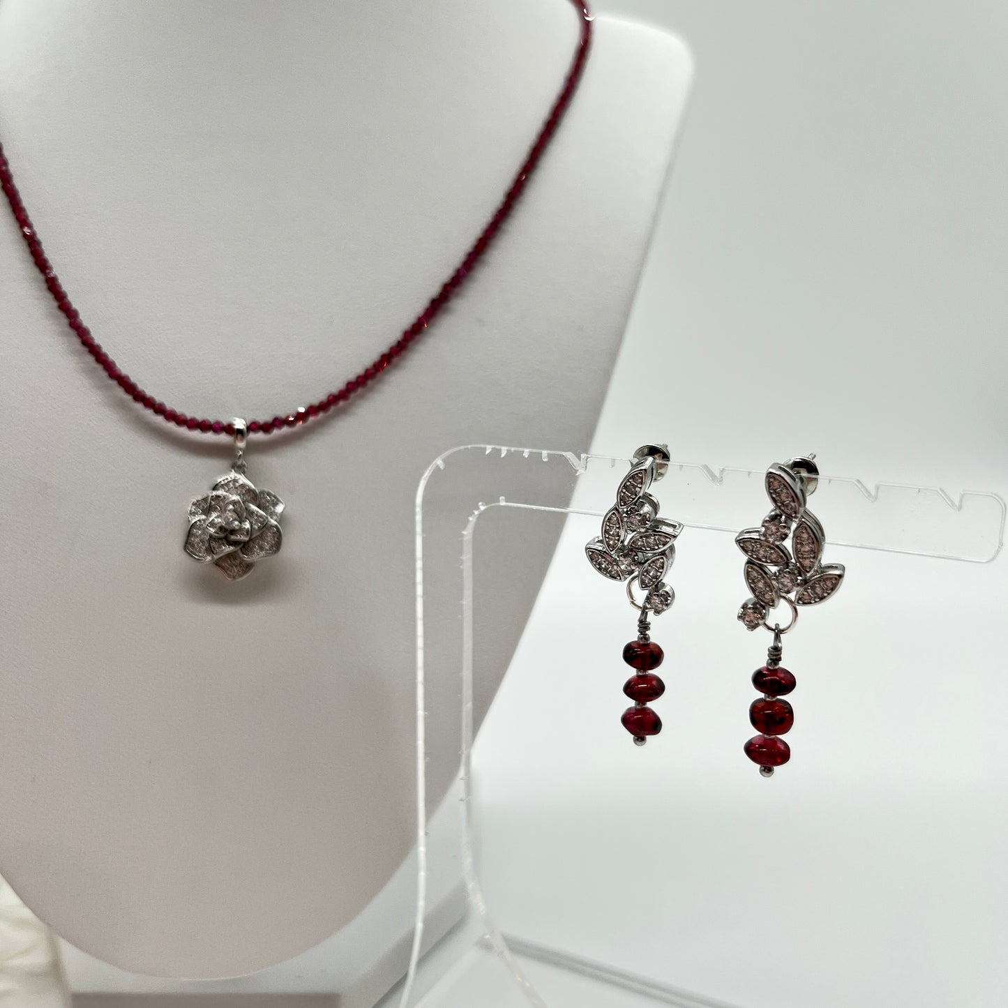 Edelstein Schmuckset mit Granat, stilvolles Collier und Ohrringe