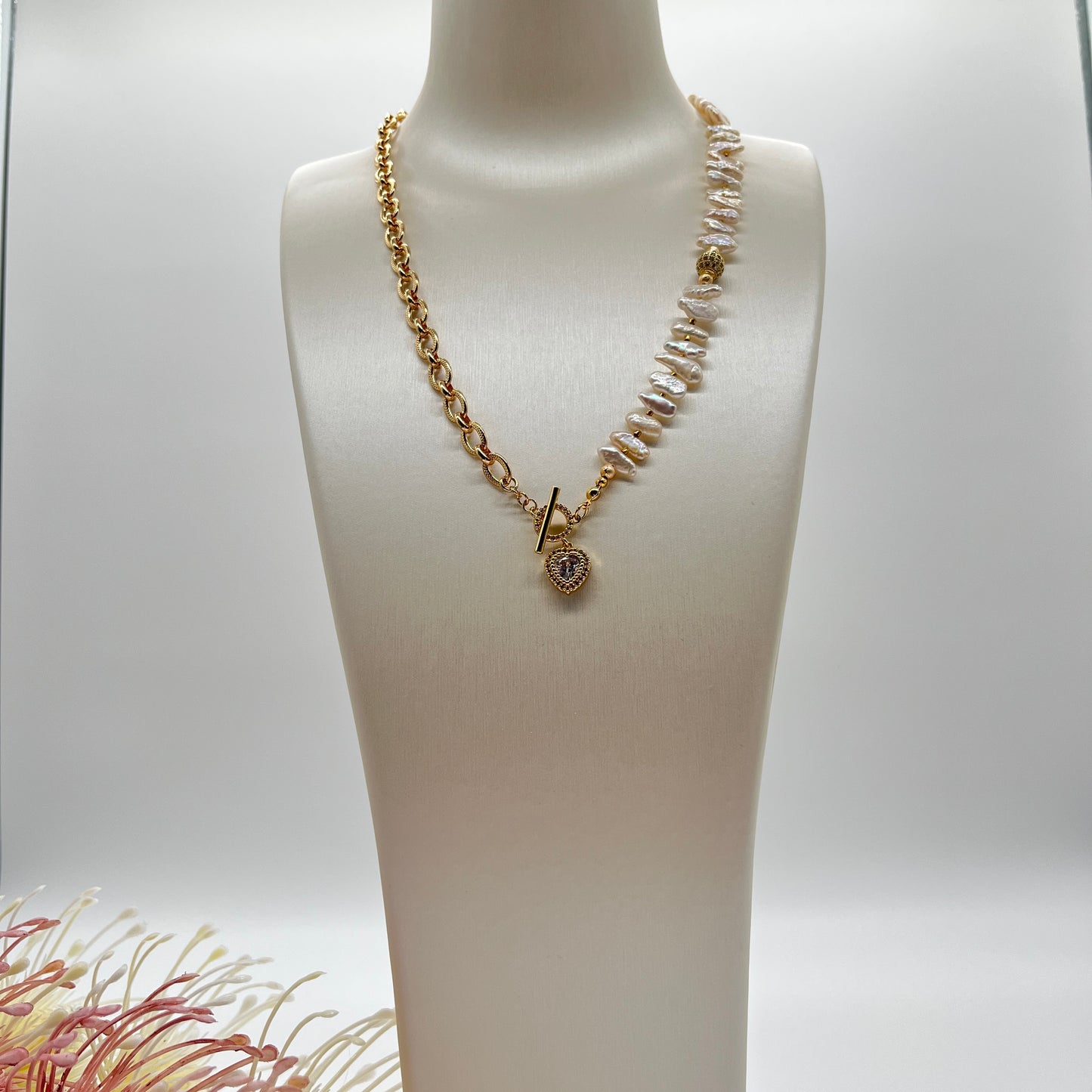 Handgefertigtes Collier mit Biwa Perlen