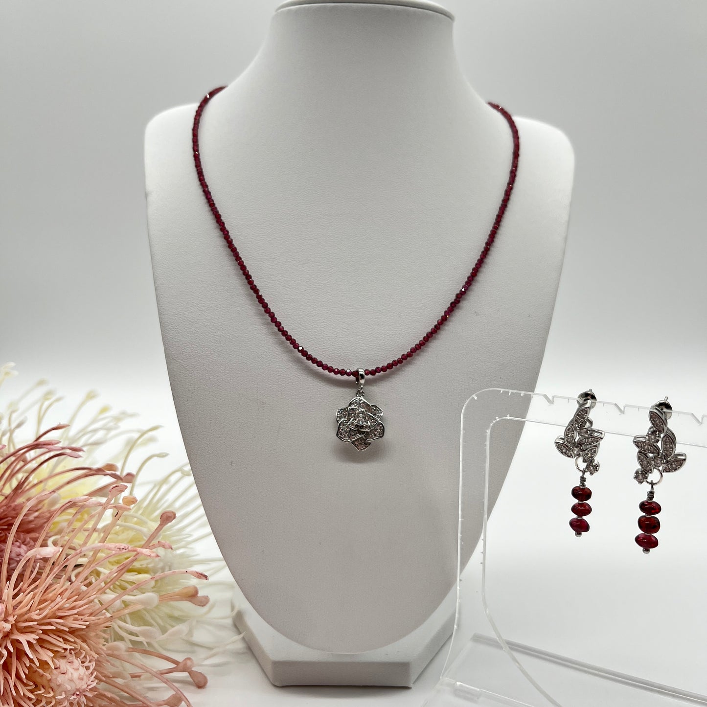 Edelstein Schmuckset mit Granat, stilvolles Collier und Ohrringe