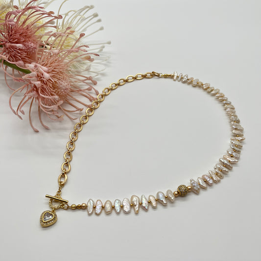 Handgefertigtes Collier mit Biwa Perlen