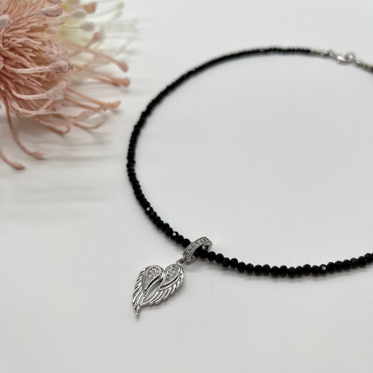 Edelsteinkette aus Turmalin Schörl mit Engelsflügel Anhänger in silber