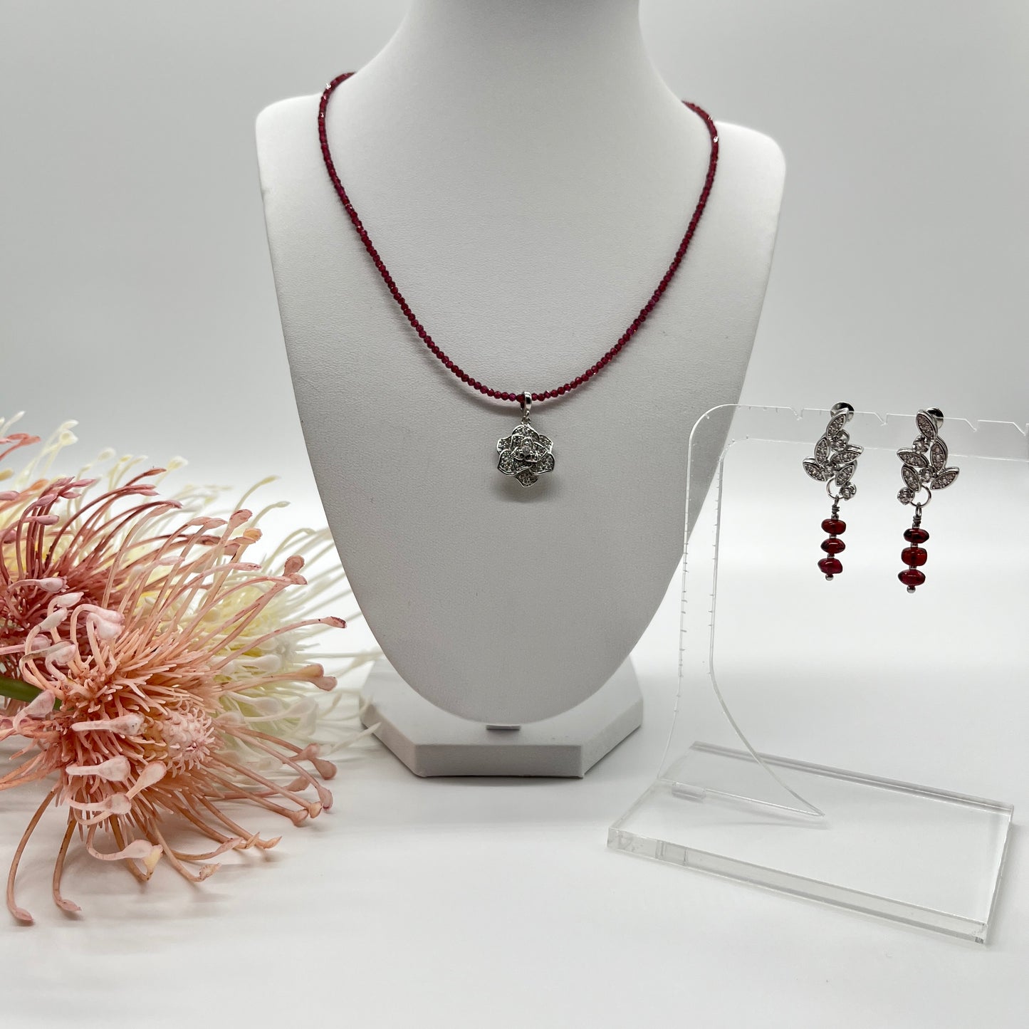 Edelstein Schmuckset mit Granat, stilvolles Collier und Ohrringe