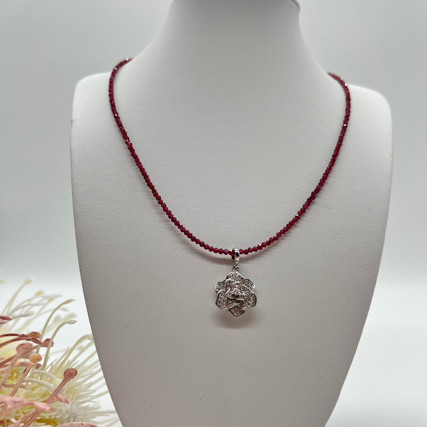 Edelstein Schmuckset mit Granat, stilvolles Collier und Ohrringe