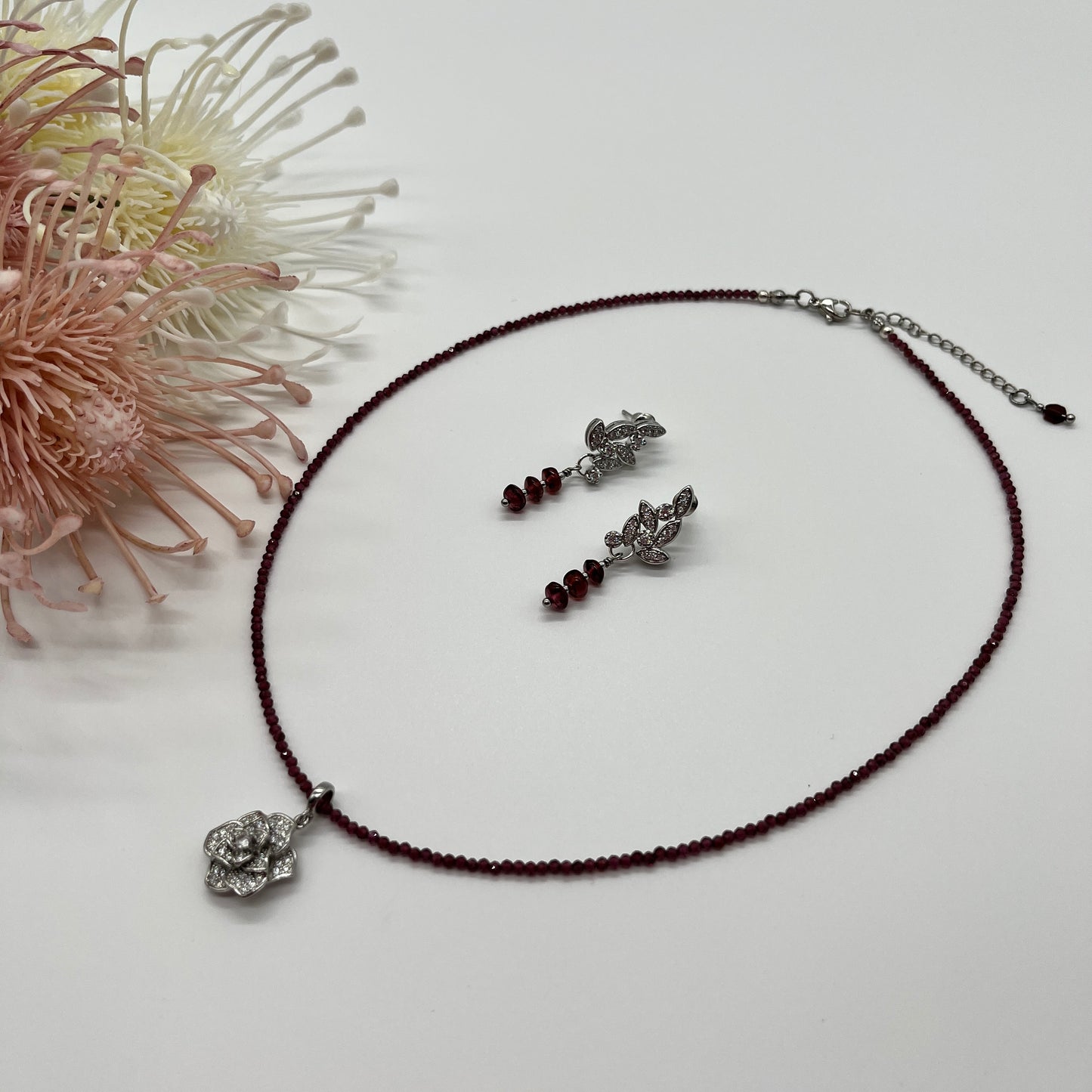 Edelstein Schmuckset mit Granat, stilvolles Collier und Ohrringe