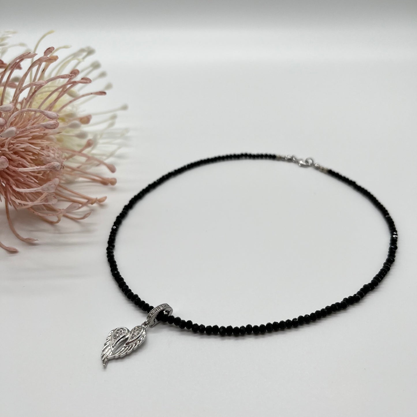 Edelsteinkette aus Turmalin Schörl mit Engelsflügel Anhänger in silber