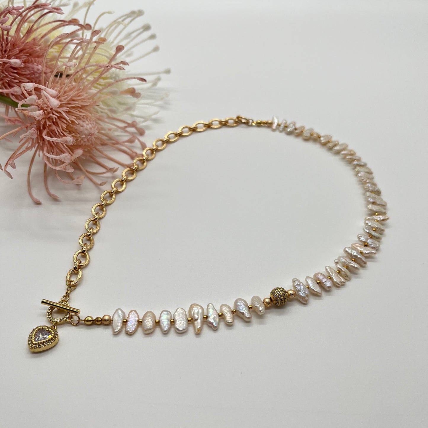 Handgefertigtes Collier mit Biwa Perlen