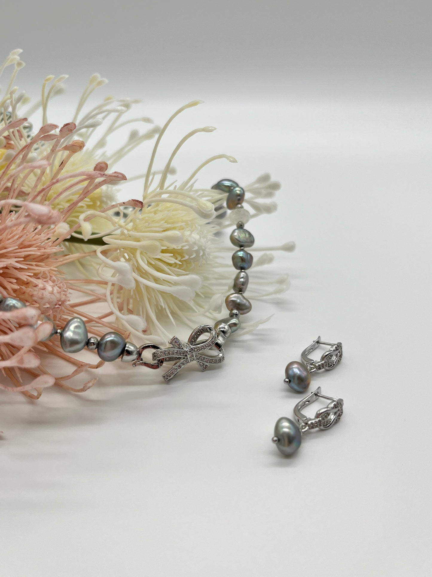 ✨ Elegantes Schmuckset mit grau schimmernden Barockperlen und Mondstein ✨