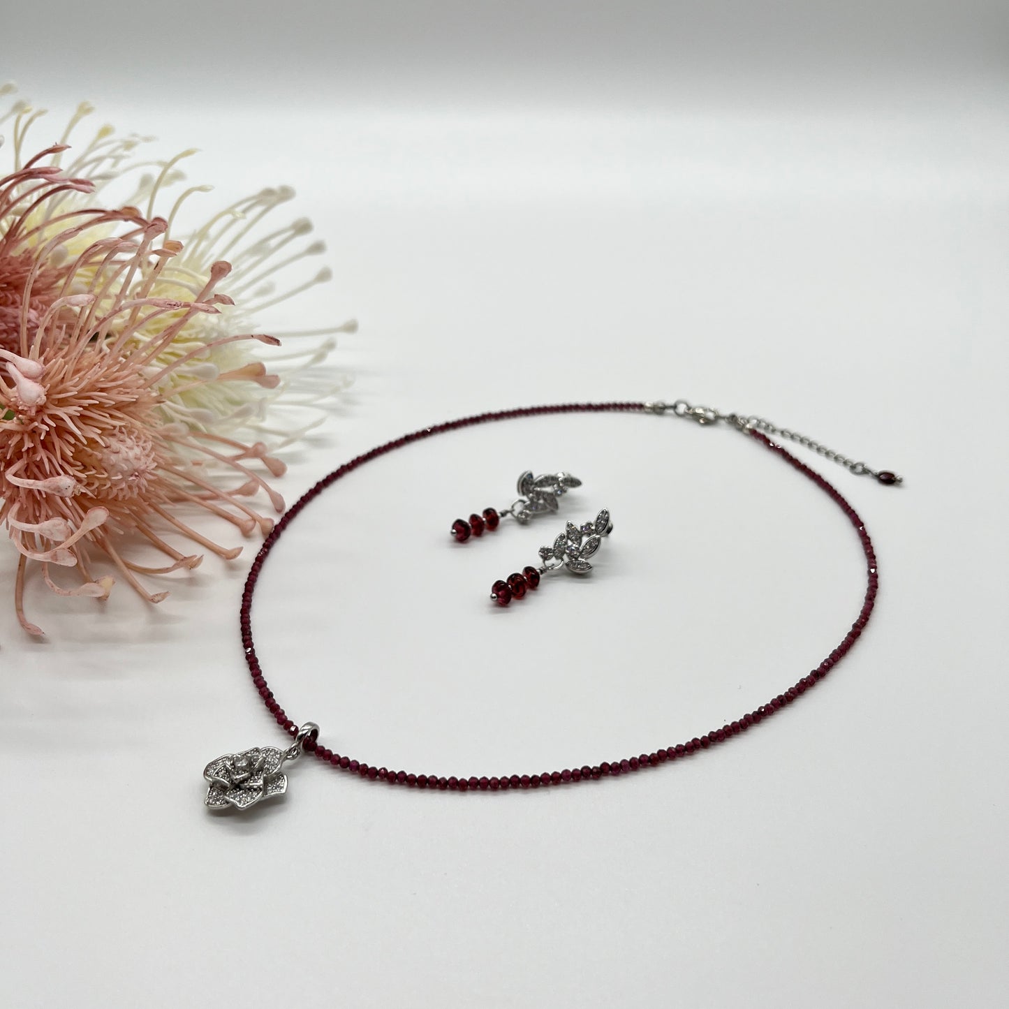 Edelstein Schmuckset mit Granat, stilvolles Collier und Ohrringe