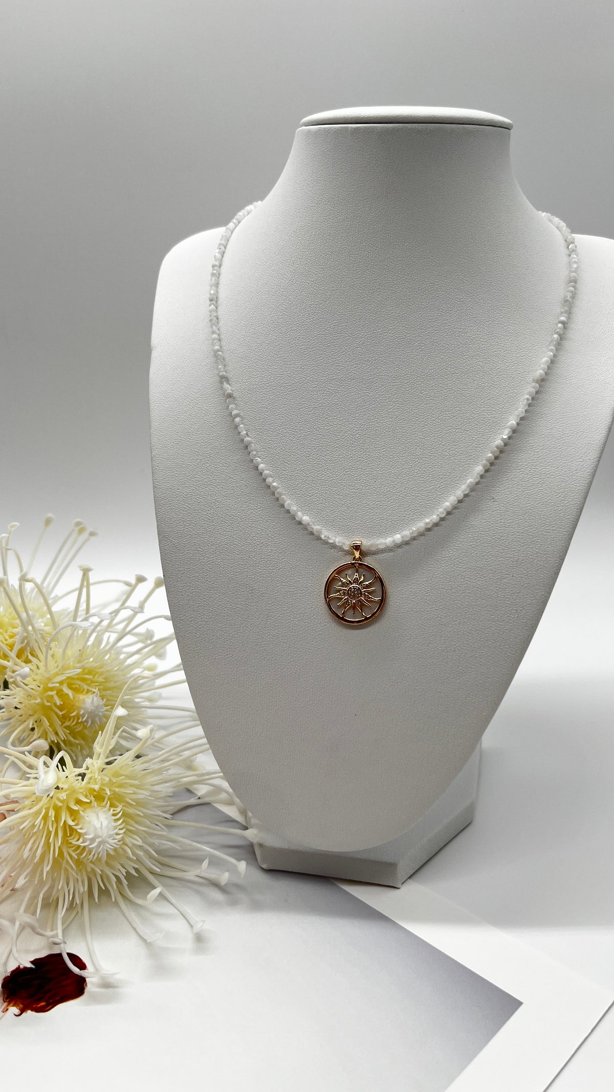 ✨Mondstein Kette mit zartem Sonnenanhänger in Gold