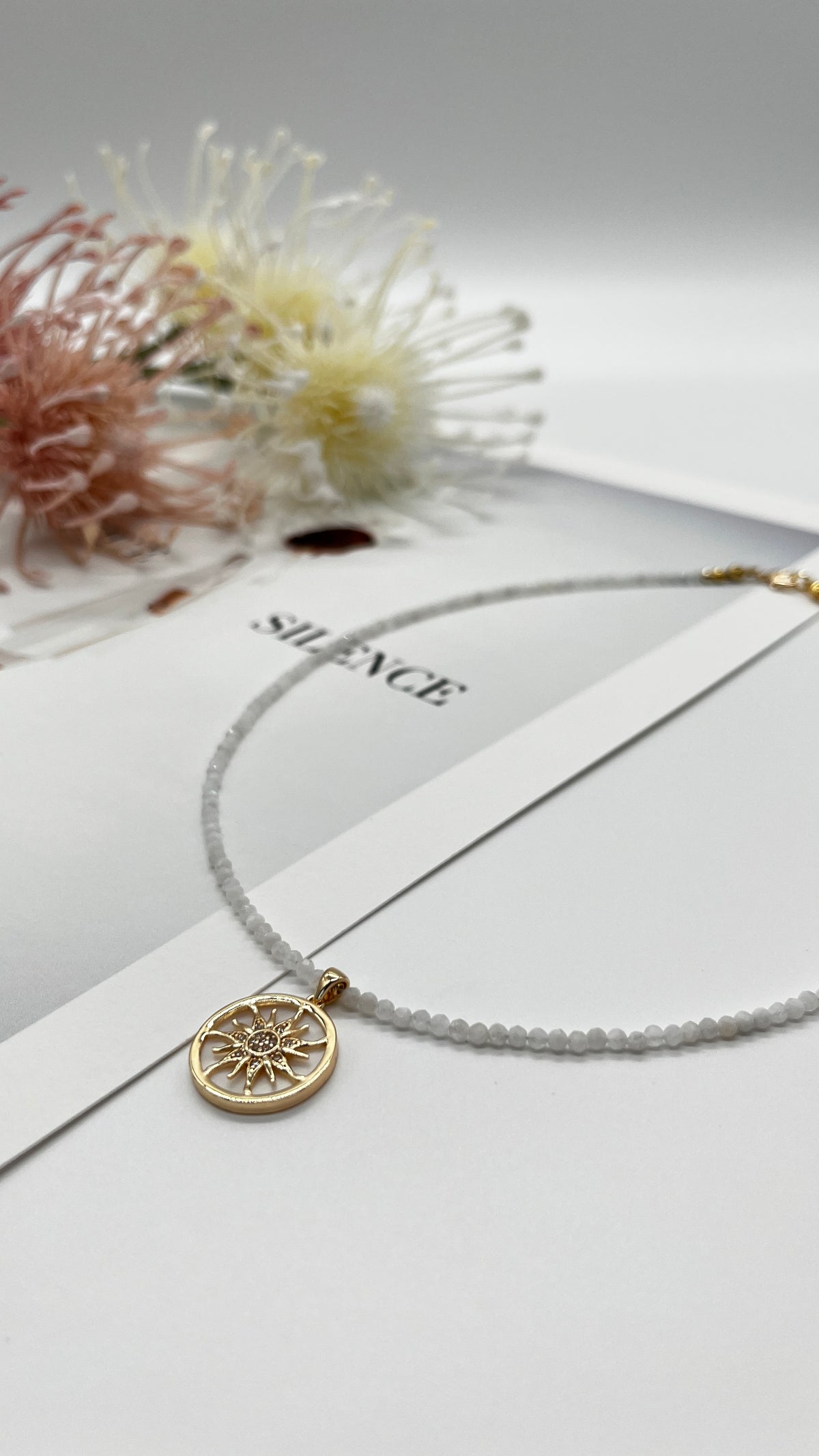 ✨Mondstein Kette mit zartem Sonnenanhänger in Gold