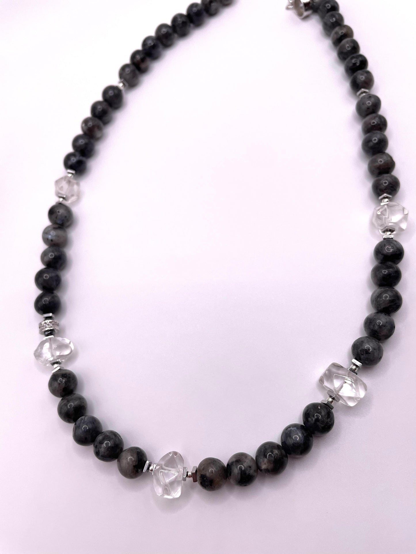 Edelsteinkette aus Labradorit und Bergkristall, handgefertigt