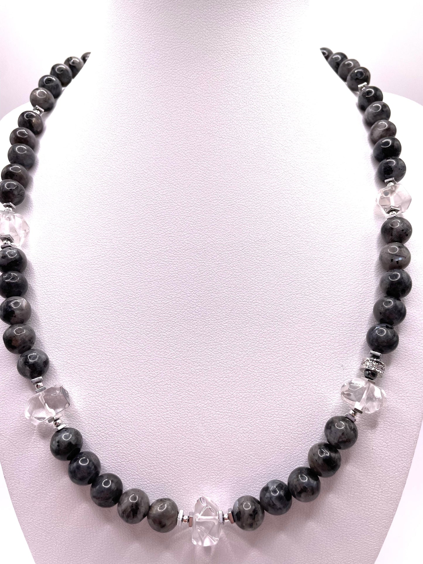 Edelsteinkette aus Labradorit und Bergkristall, handgefertigt