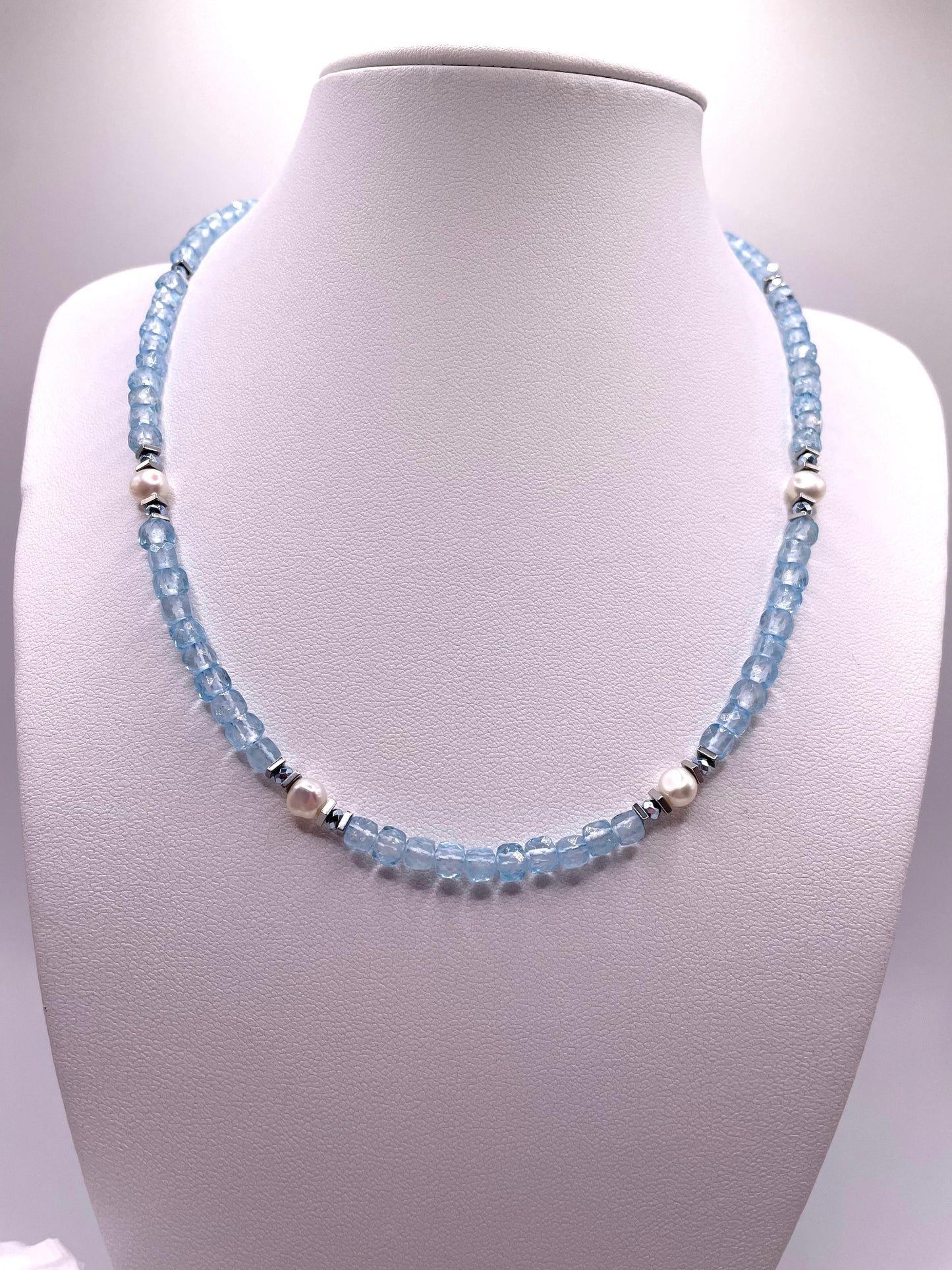 Blauer Topas, Süßwasserperlen, Hämatit, Kette handgefertigt