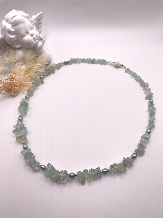 Aquamarin und Süßwasserperlen, zarte Edelstein Kette
