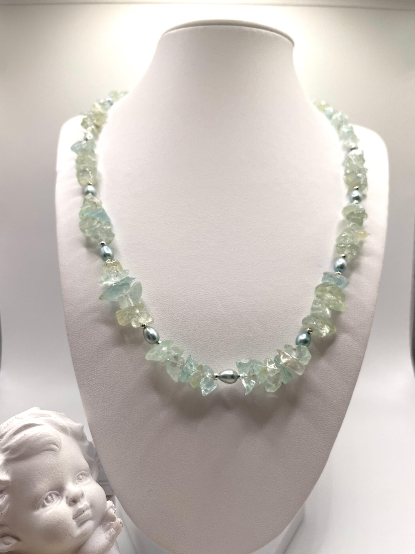 Aquamarin und Süßwasserperlen, zarte Edelstein Kette