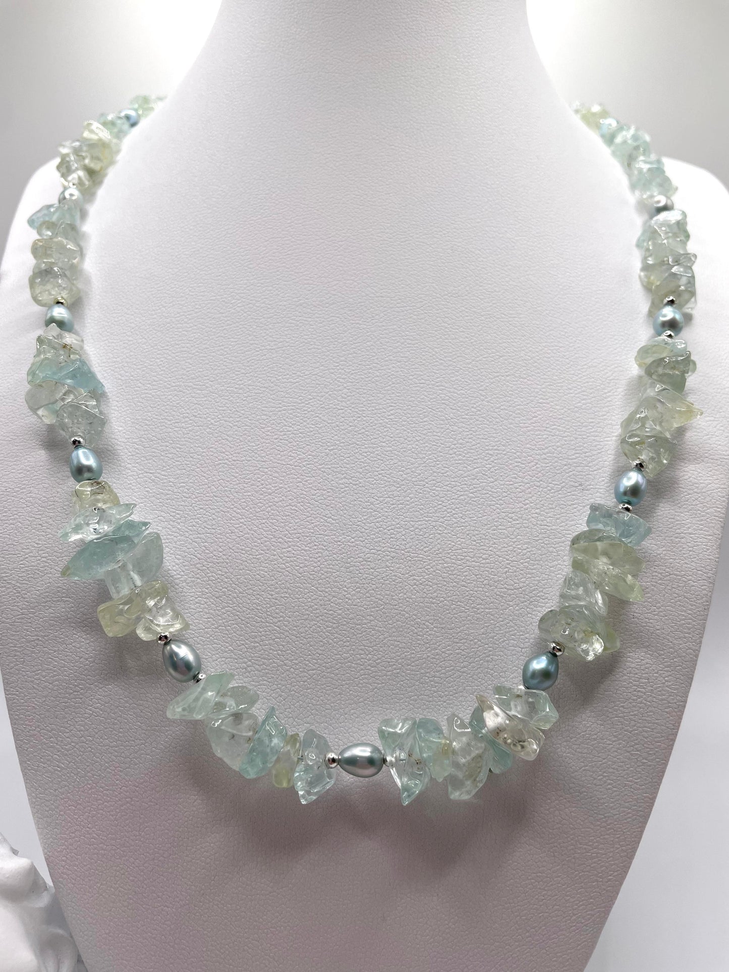 Aquamarin und Süßwasserperlen, zarte Edelstein Kette