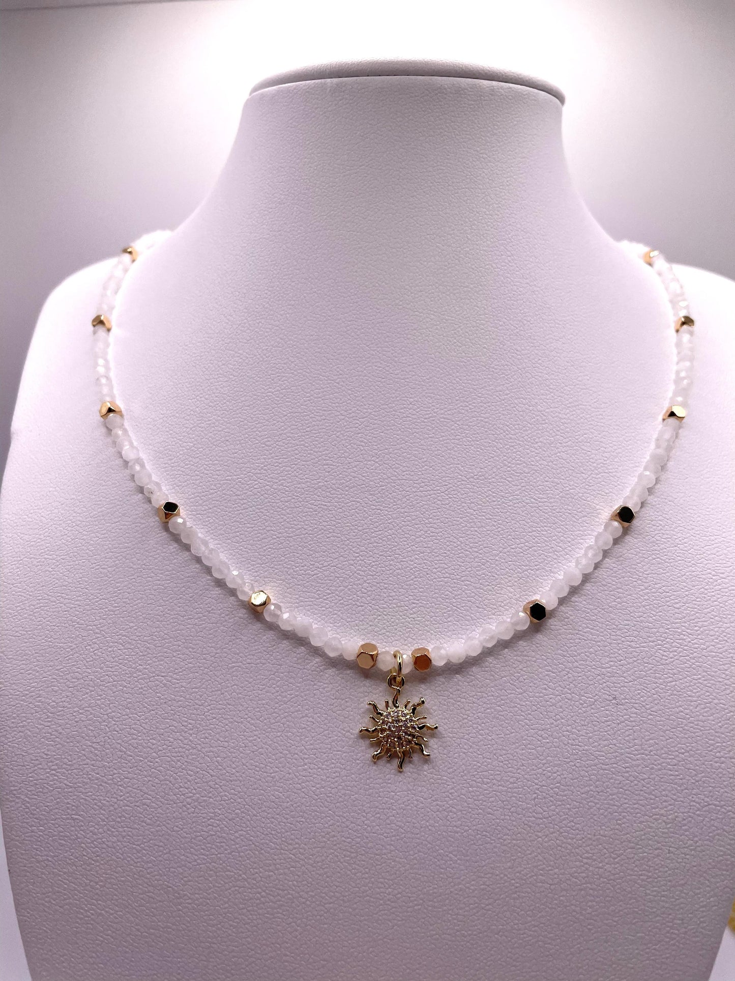 Mondstein, Hämatit, zartes Edelstein Schmuck-Set, Kette und Ohrringe
