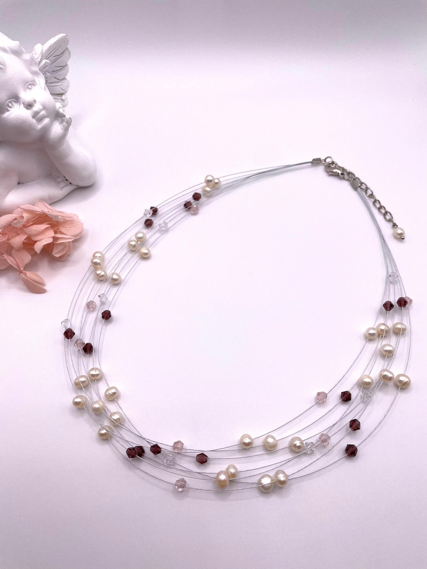 Collier mit Süßwasserperlen und Swarovski Kristallen, handgefertigt