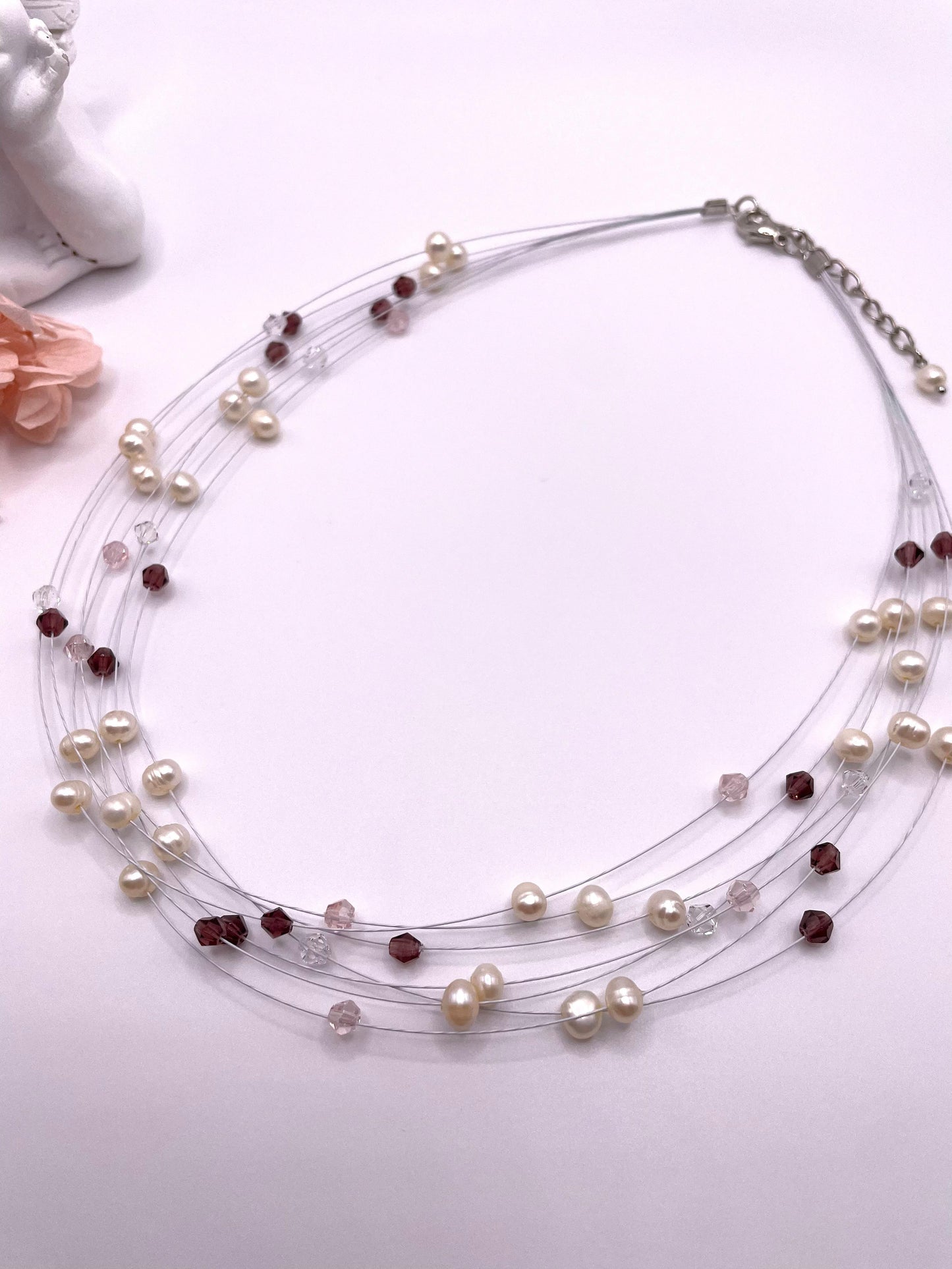 Collier mit Süßwasserperlen und Swarovski Kristallen, handgefertigt