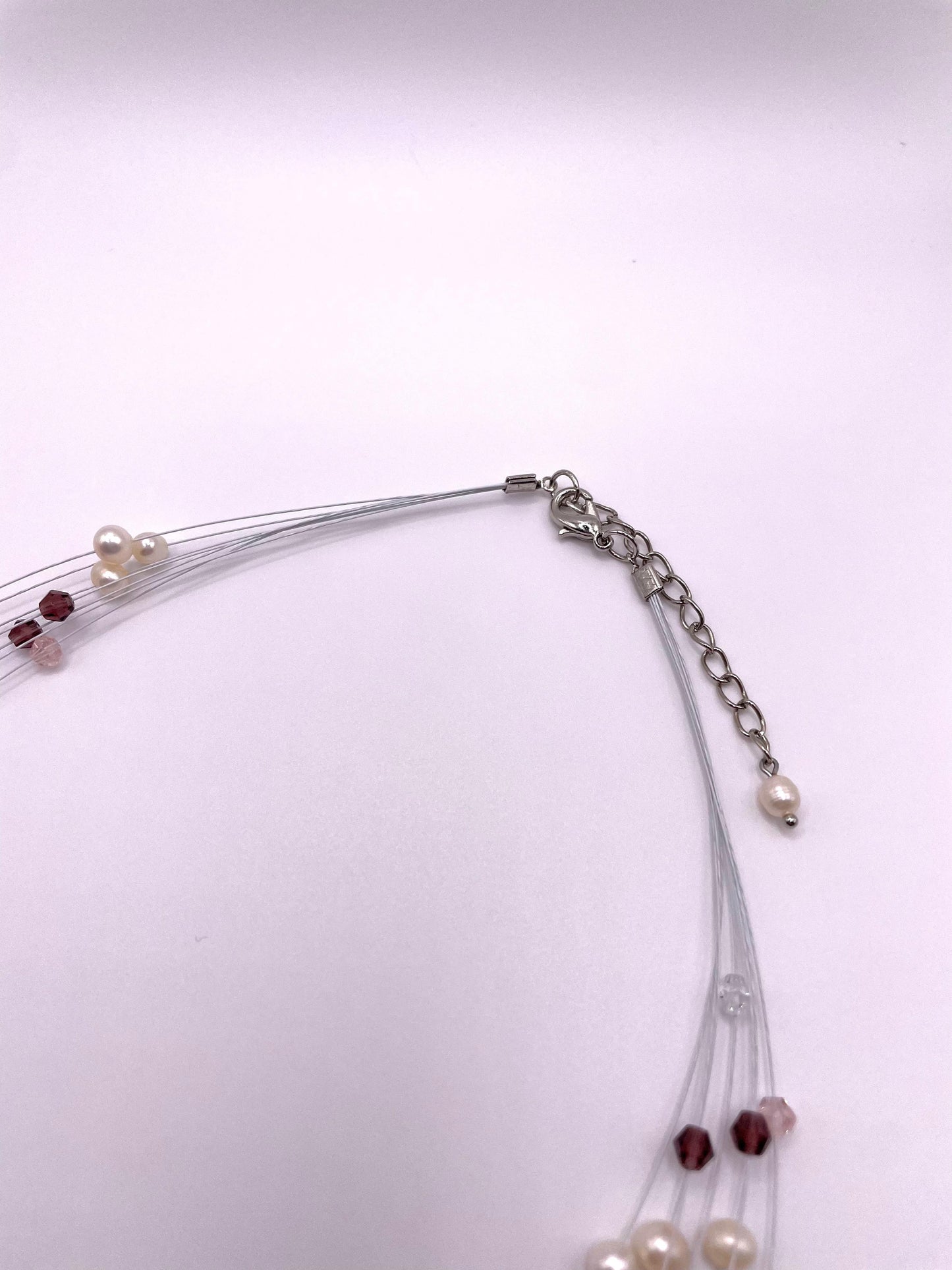 Collier mit Süßwasserperlen und Swarovski Kristallen, handgefertigt