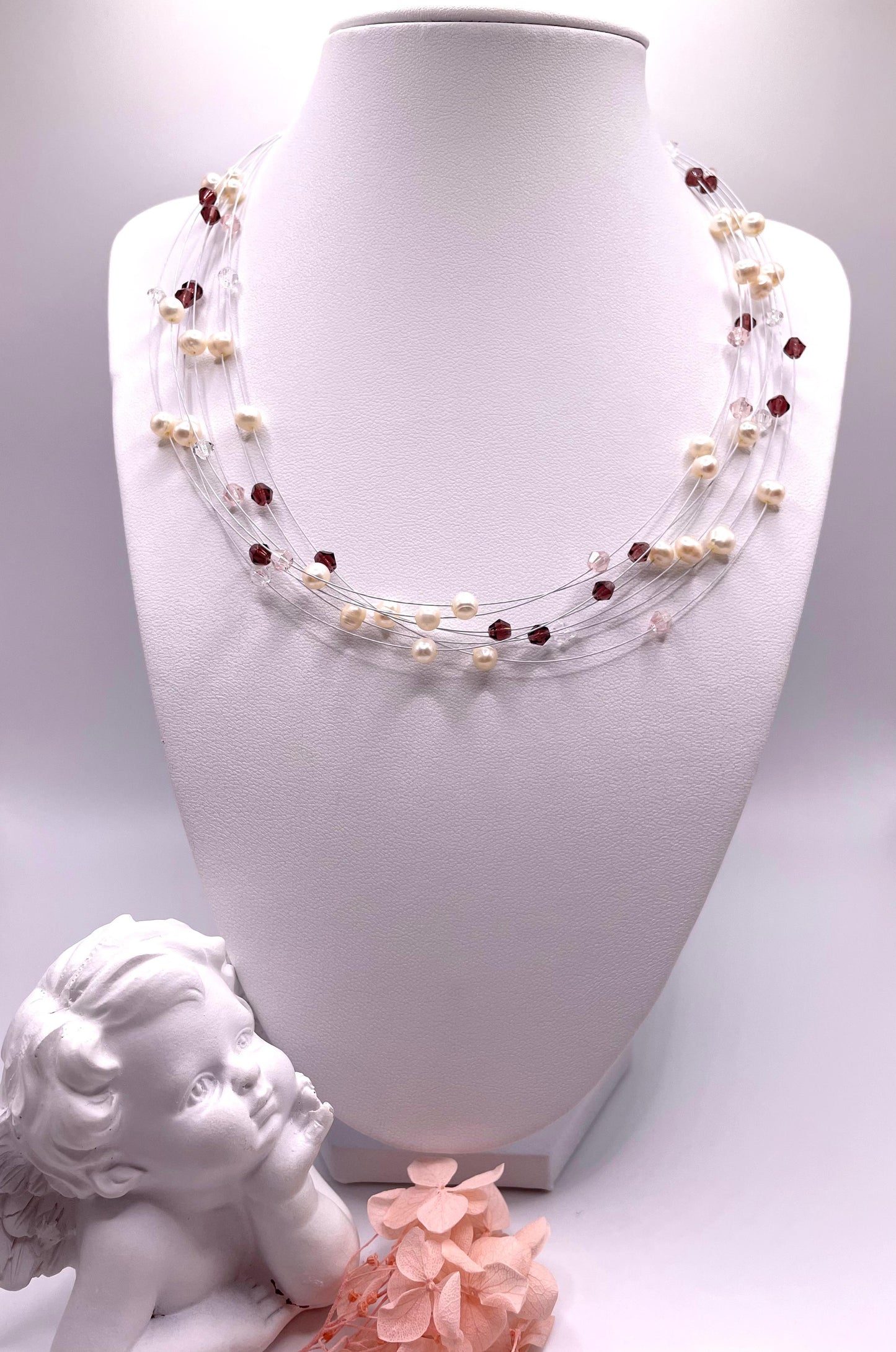 Collier mit Süßwasserperlen und Swarovski Kristallen, handgefertigt