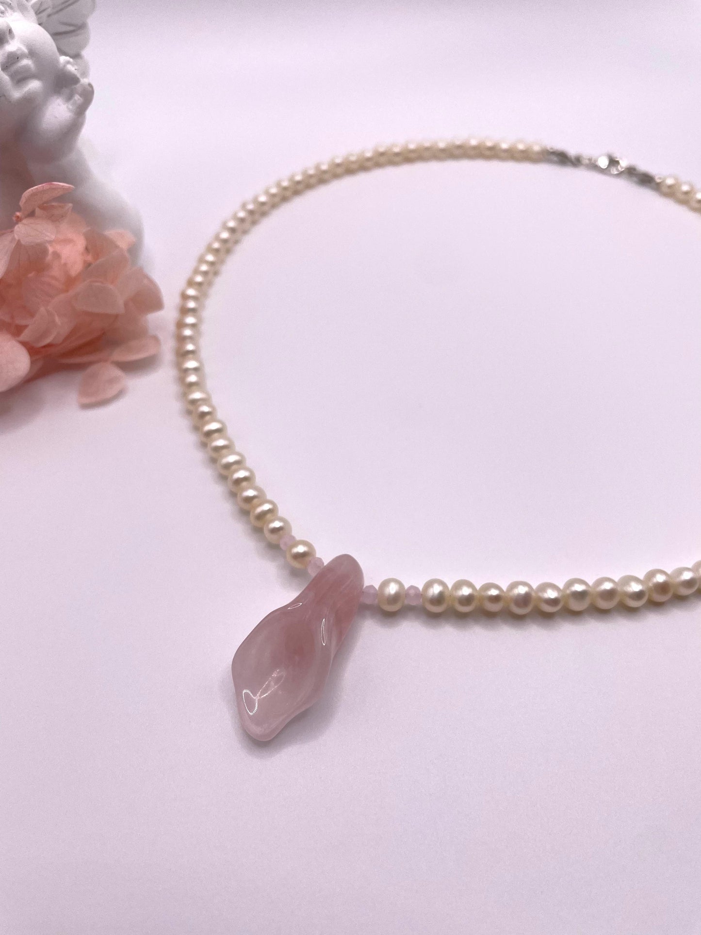 Süßwasserperlen mit Rosenquarz Blume, wunderschöne, zarte Kette