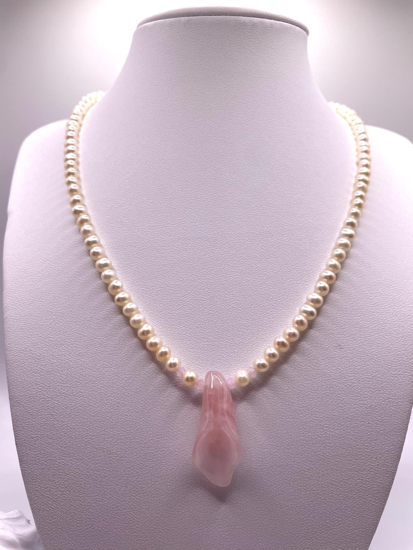 Süßwasserperlen mit Rosenquarz Blume, wunderschöne, zarte Kette