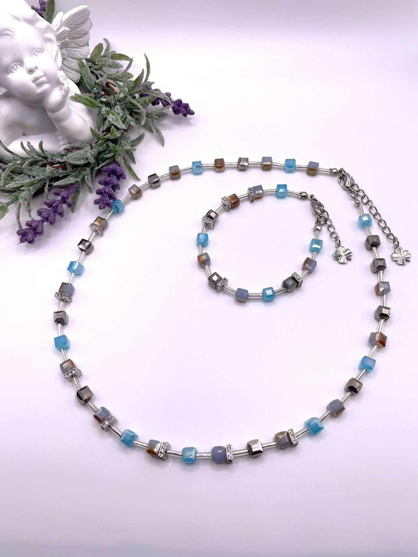 Wunderschönes Schmuck-Set, Glasperlen in Würfelform