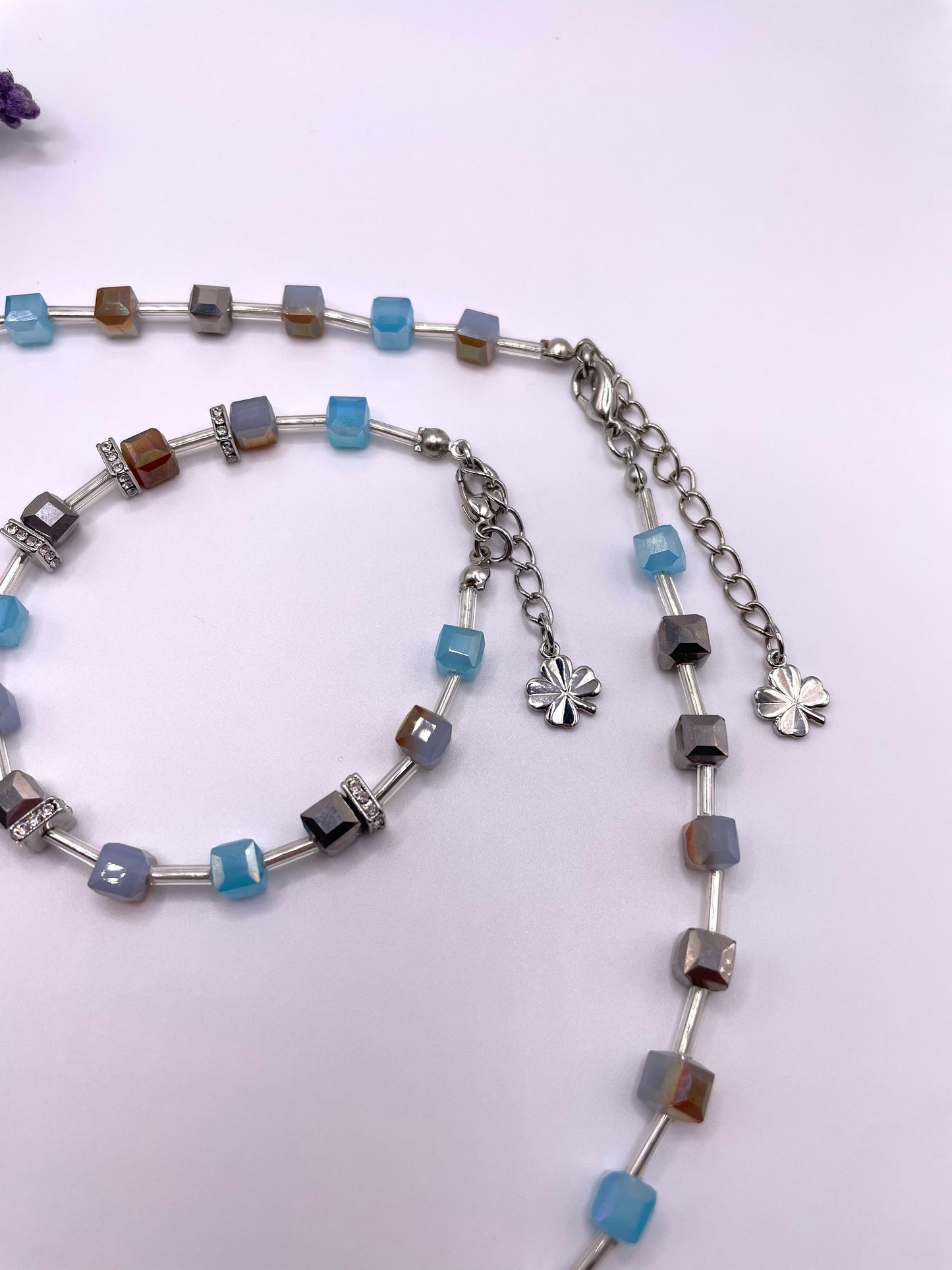 Wunderschönes Schmuck-Set, Glasperlen in Würfelform