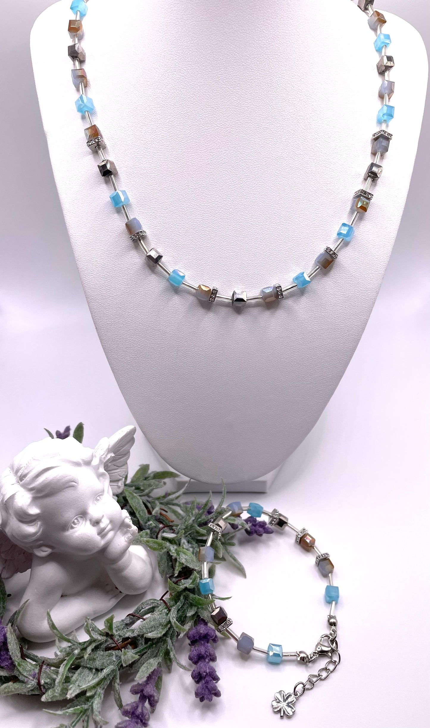 Wunderschönes Schmuck-Set, Glasperlen in Würfelform