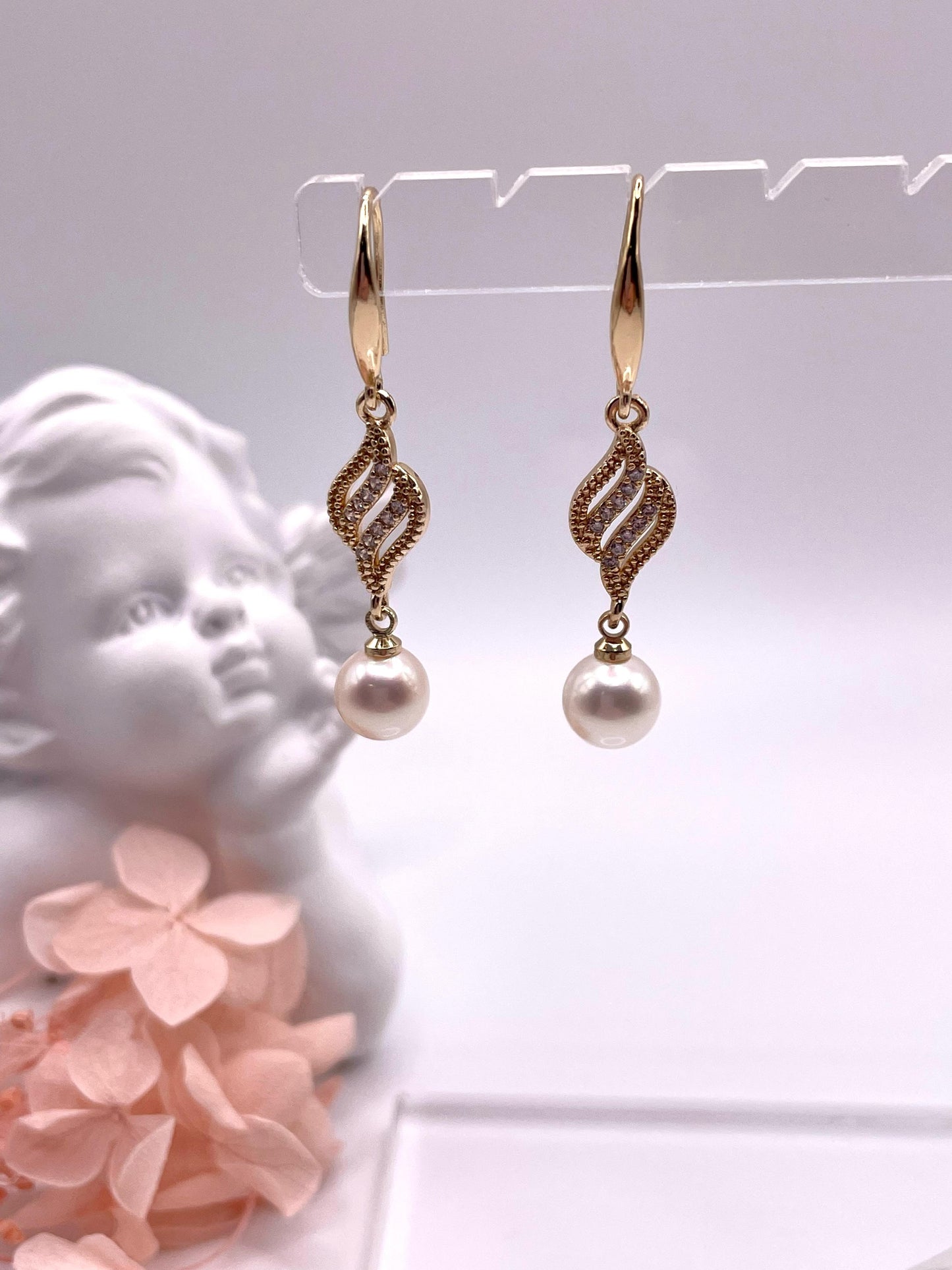 Wunderschöne, zarte Ohrringe mit Süßwasserperlen