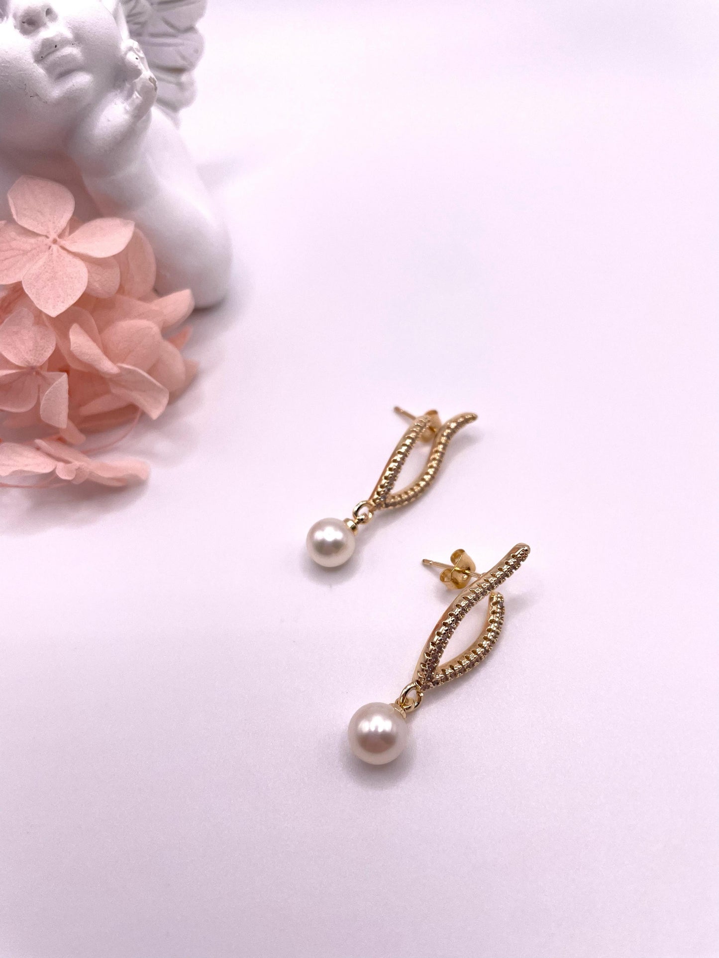 Elegante Ohrstecker mit Süßwasserperlen