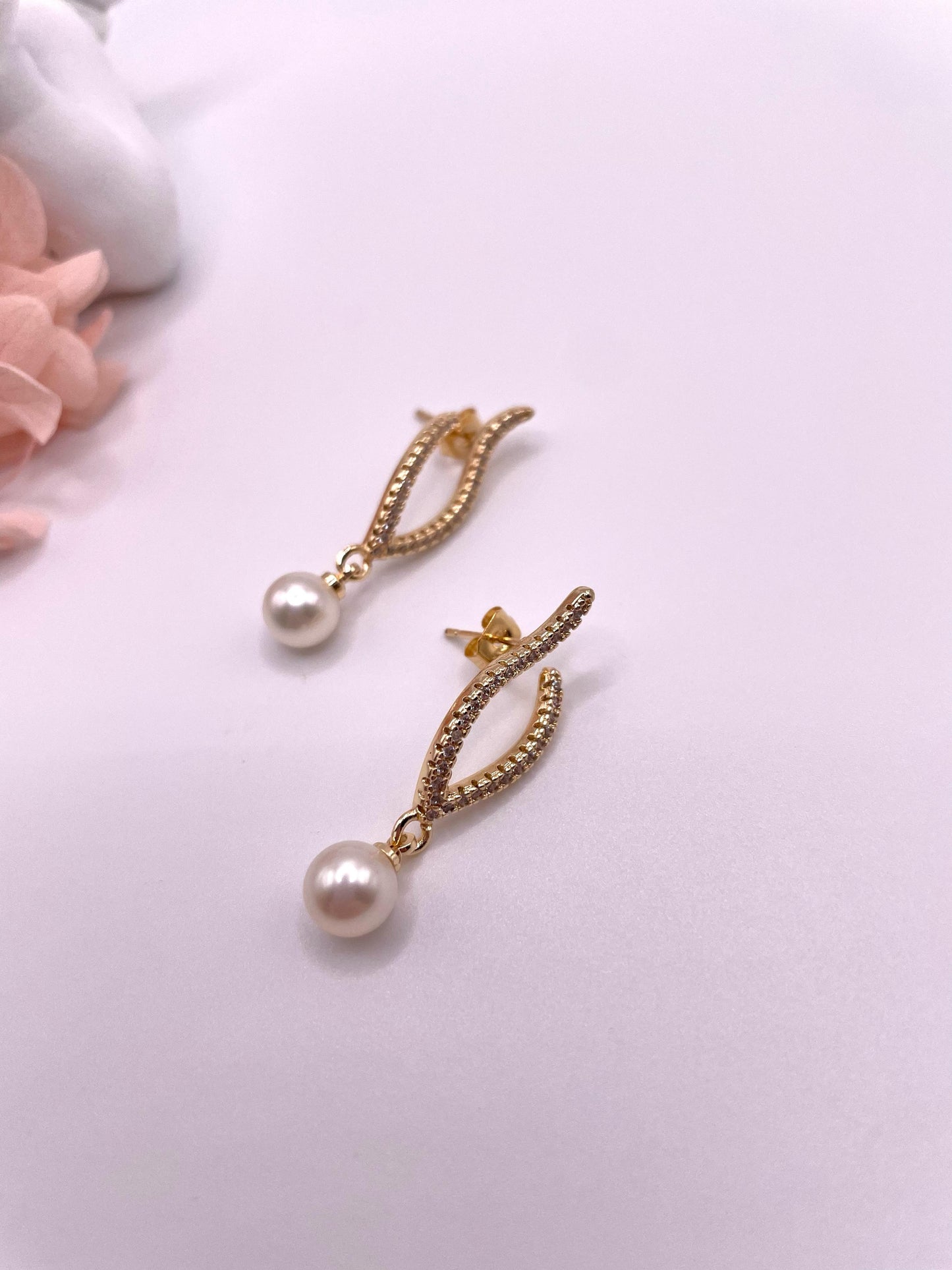 Elegante Ohrstecker mit Süßwasserperlen