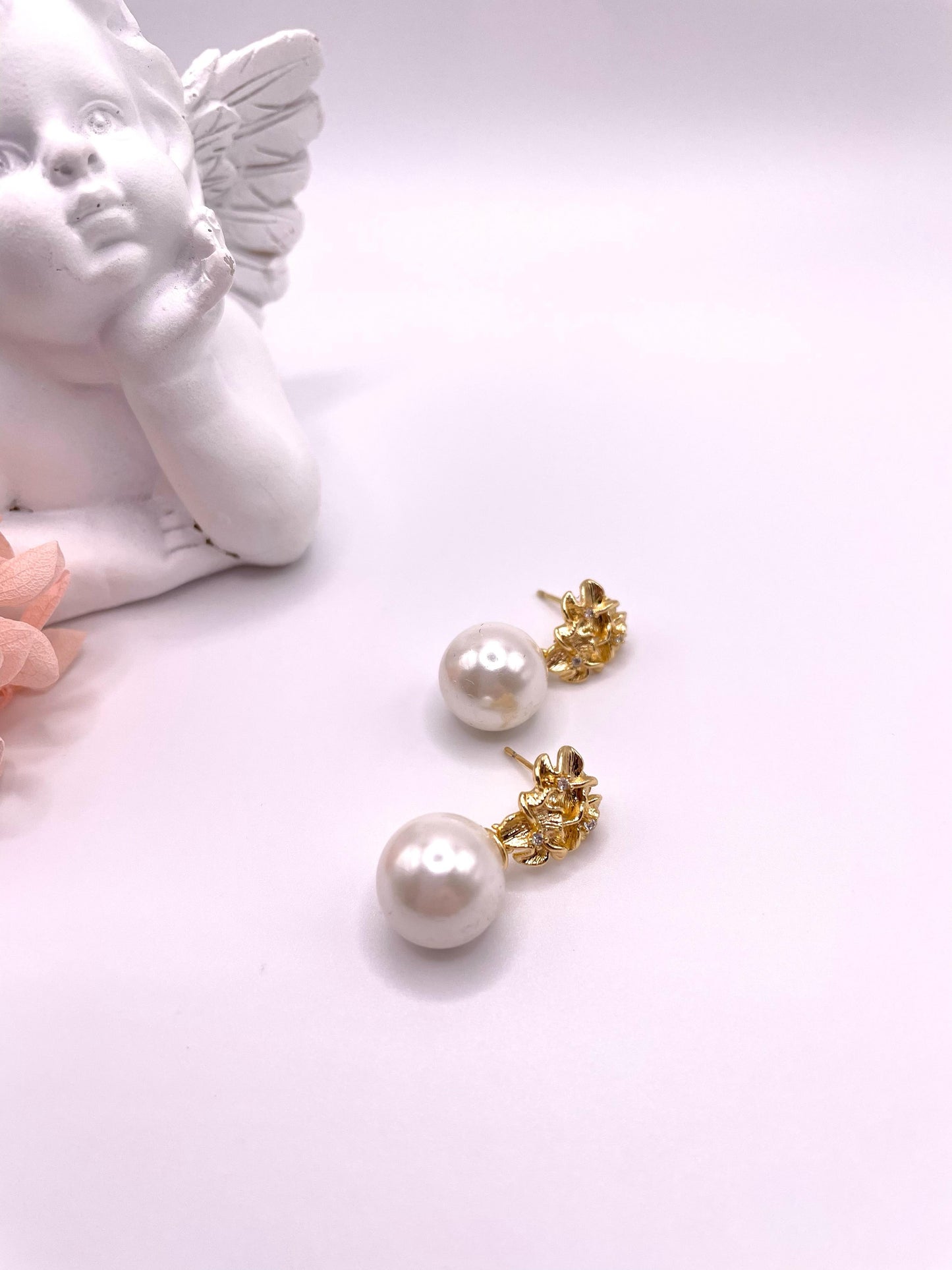 Ohrstecker mit Muschelperlen, vergoldet mit Zirkonia