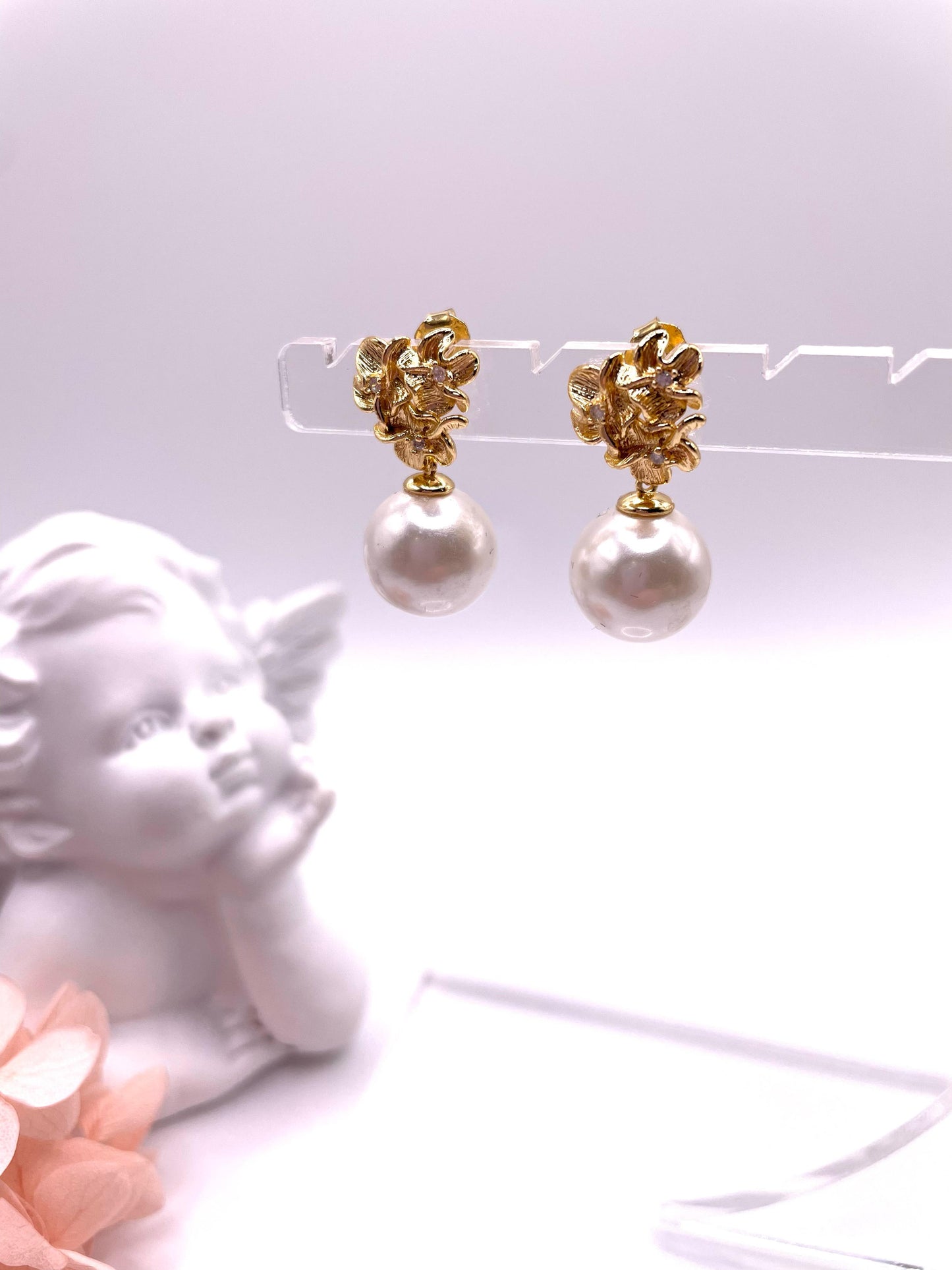 Ohrstecker mit Muschelperlen, vergoldet mit Zirkonia