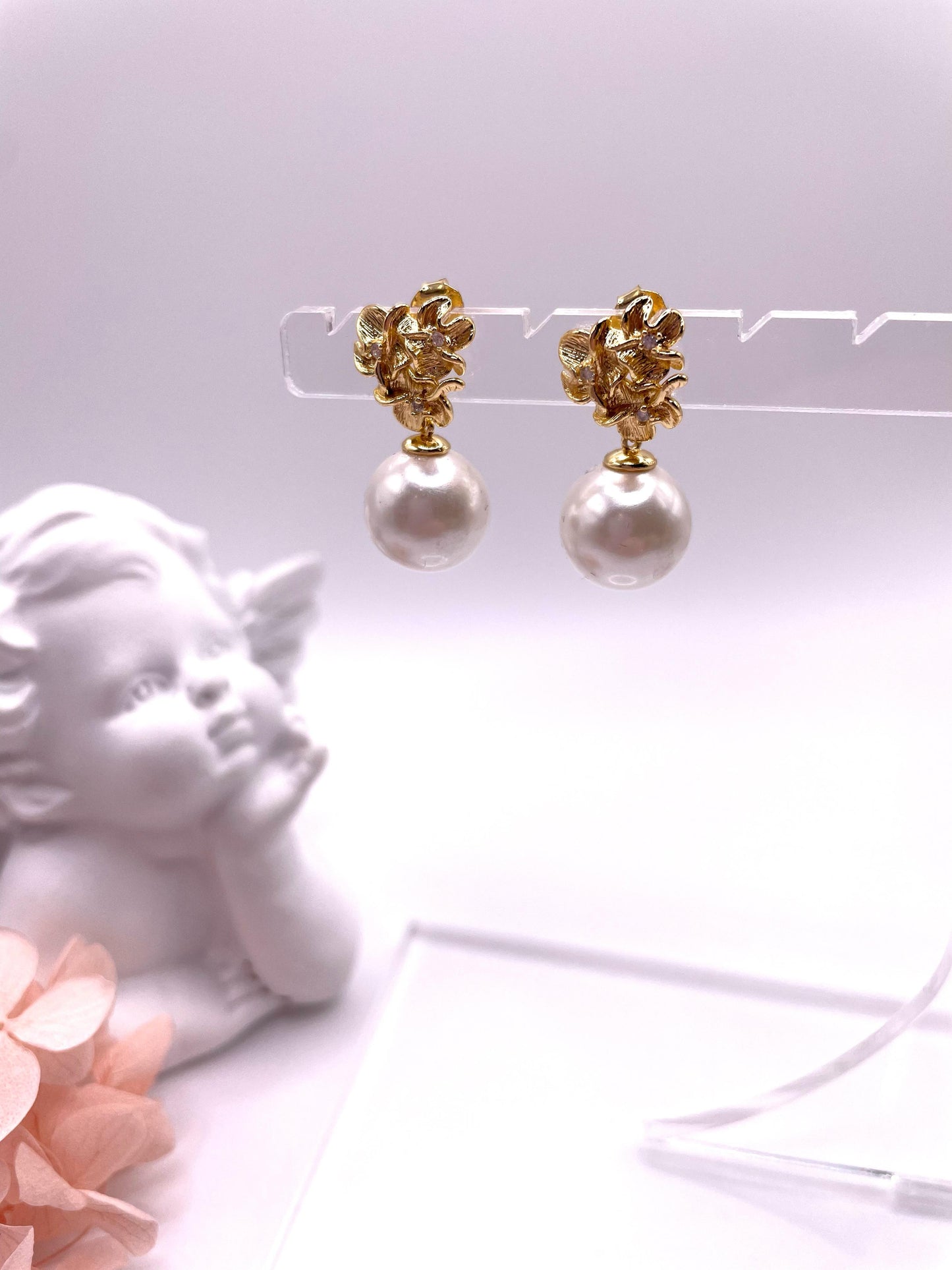 Ohrstecker mit Muschelperlen, vergoldet mit Zirkonia