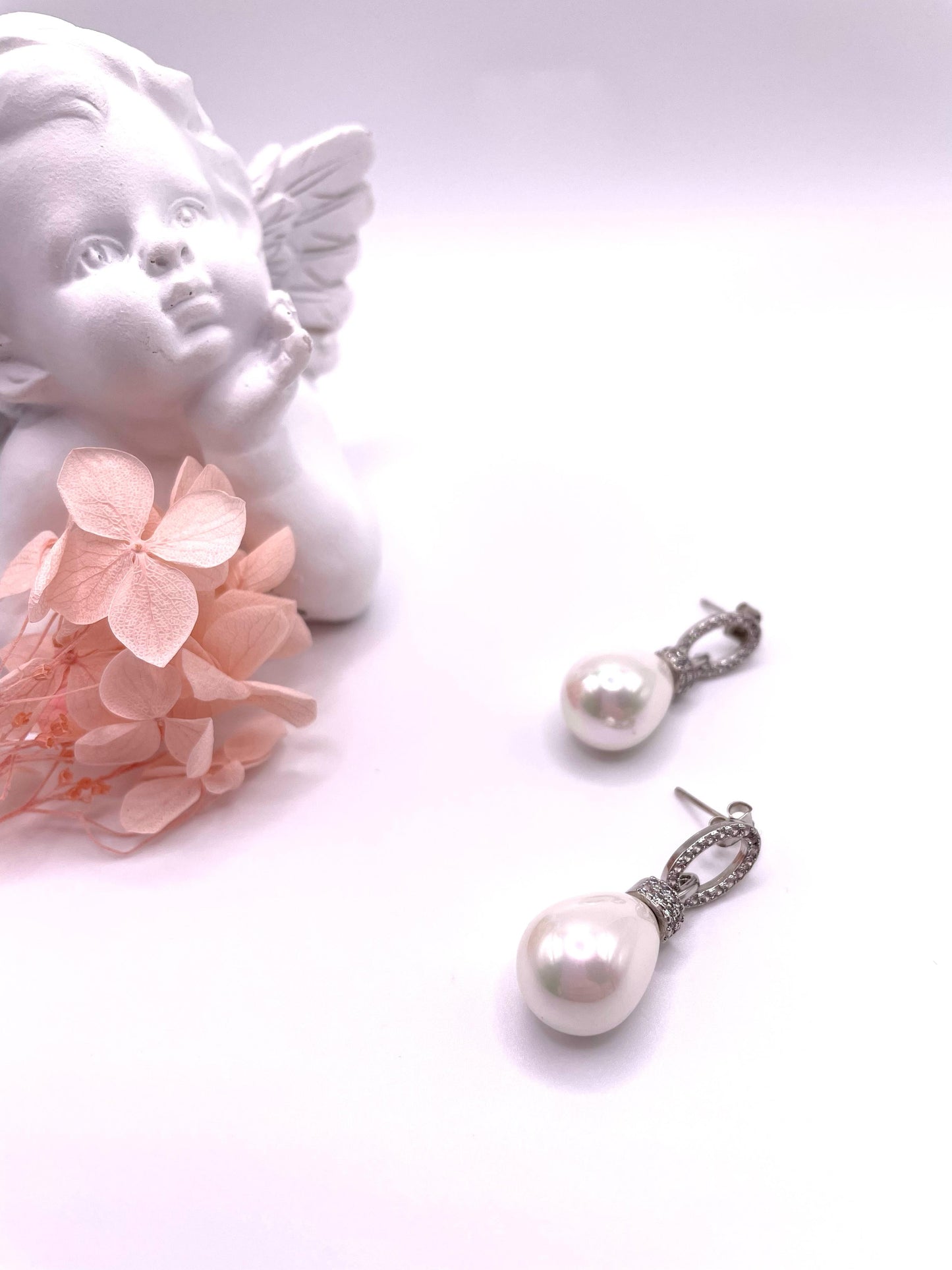 Ohrstecker mit Muschelperlen, rhodiniert mit Zirkonia