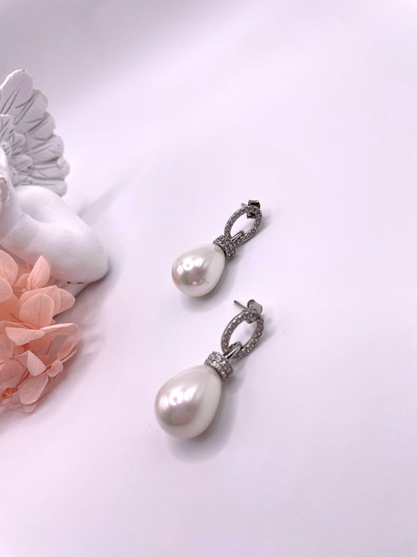 Ohrstecker mit Muschelperlen, rhodiniert mit Zirkonia