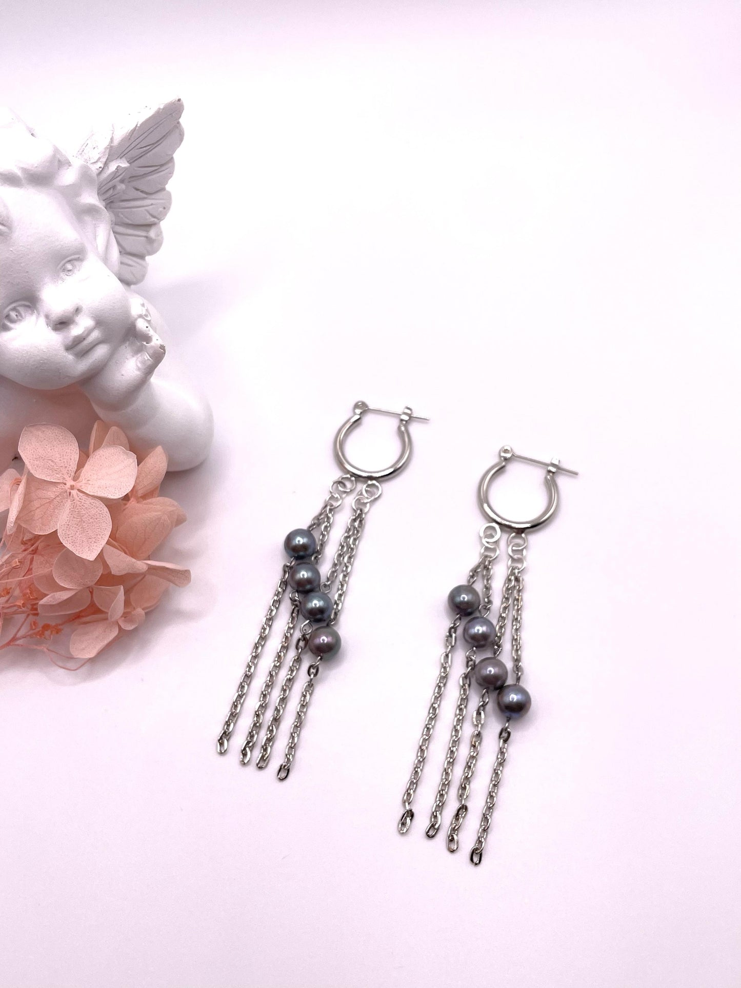 Ohrringe-Kreolen mit silbergrauen Süßwasserperlen