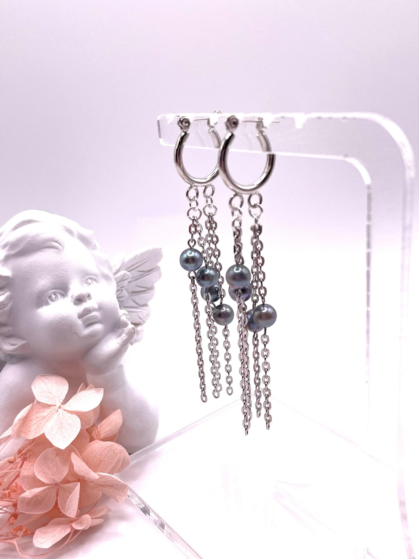 Ohrringe-Kreolen mit silbergrauen Süßwasserperlen