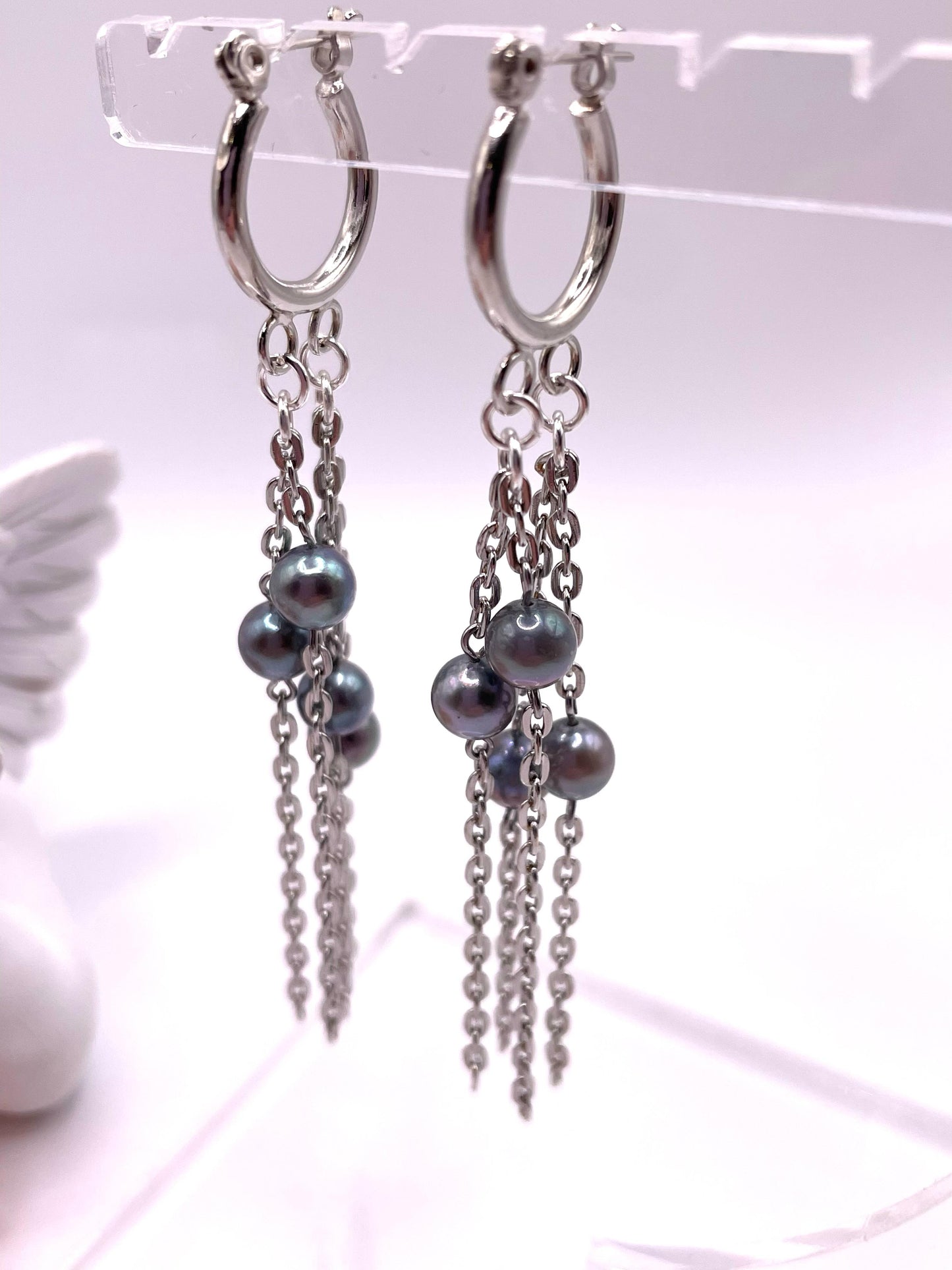 Ohrringe-Kreolen mit silbergrauen Süßwasserperlen