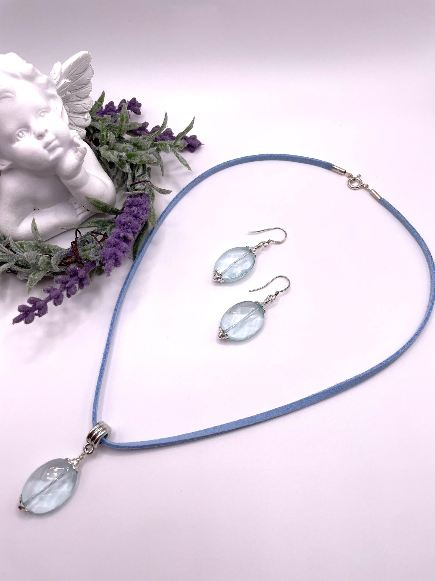Schmuck-Set mit Aquamarin Perlen auf Lederband