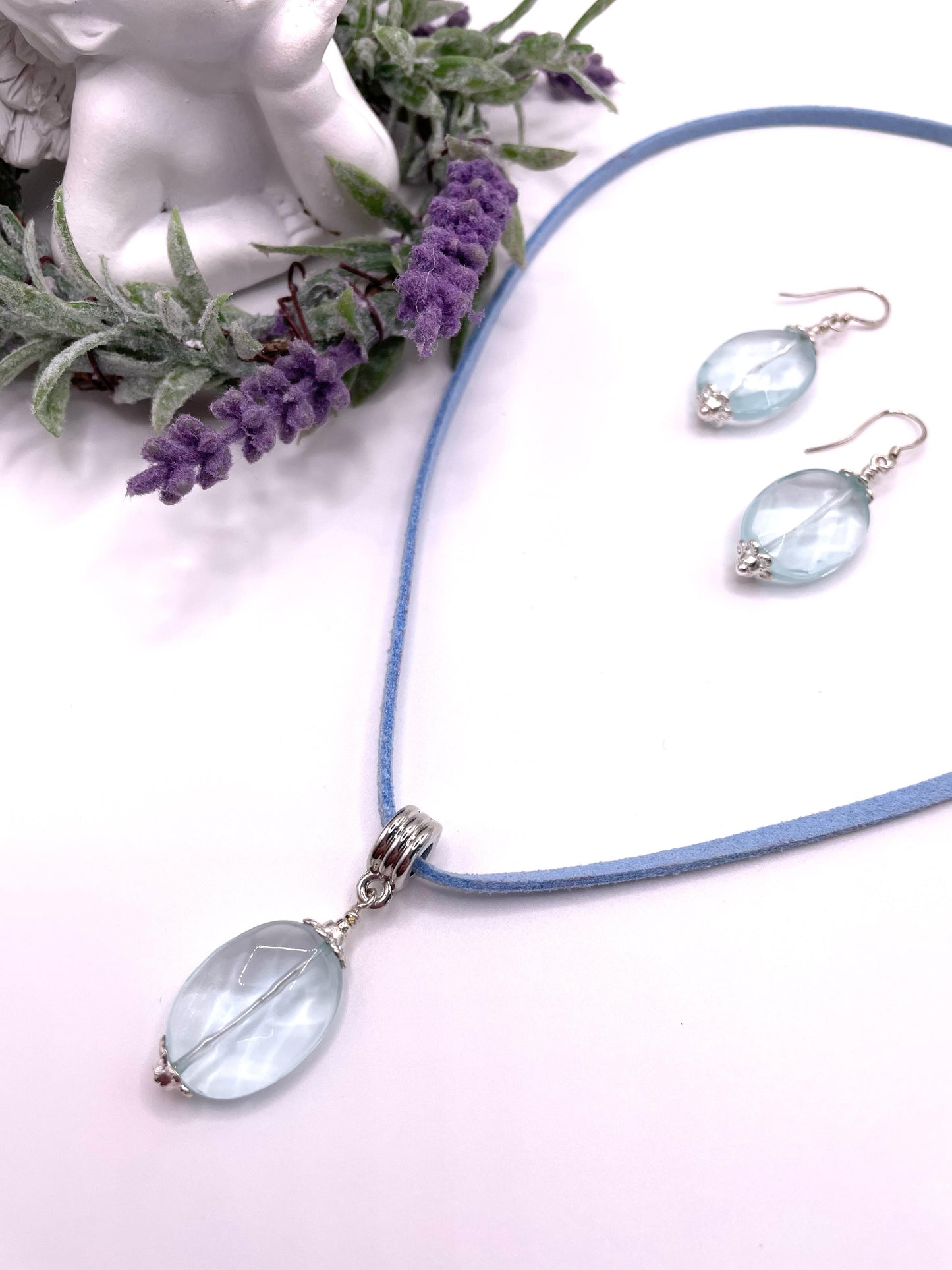 Schmuck-Set mit Aquamarin Perlen auf Lederband
